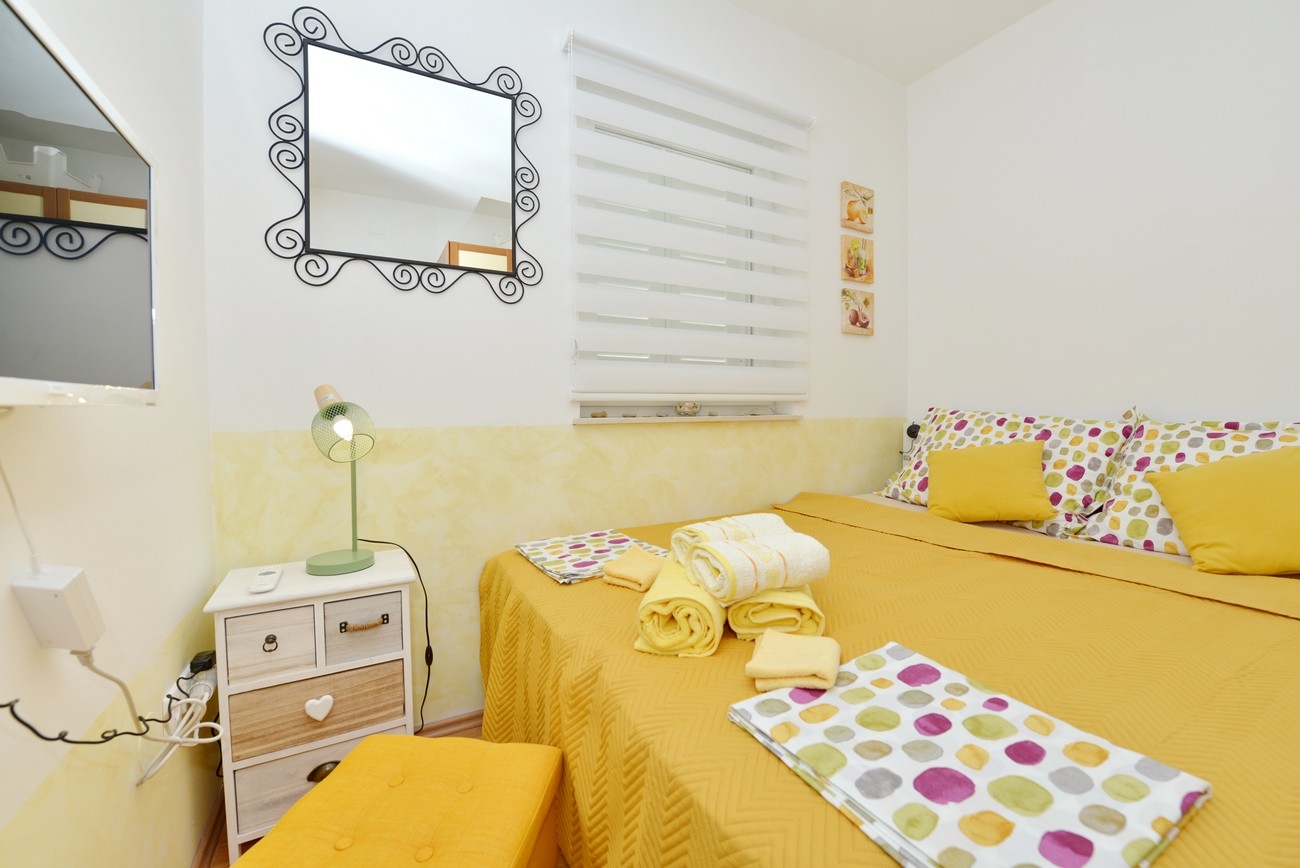 Two bedroom apartment with balcony and sea view Novalja, Pag  A-a