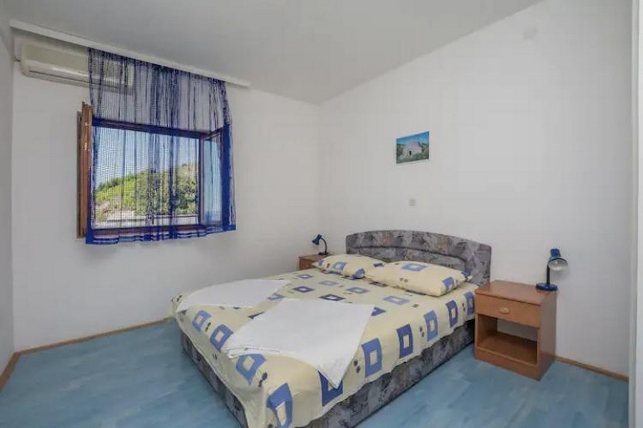 Two bedroom apartment with terrace and sea view Lokva Rogoznica, Omiš  A-a