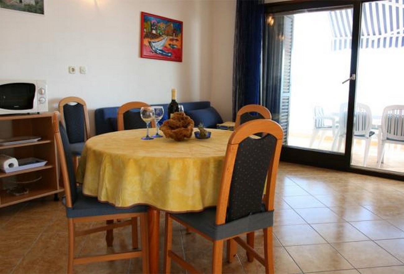 Two bedroom apartment with terrace and sea view Lokva Rogoznica, Omiš  A-a