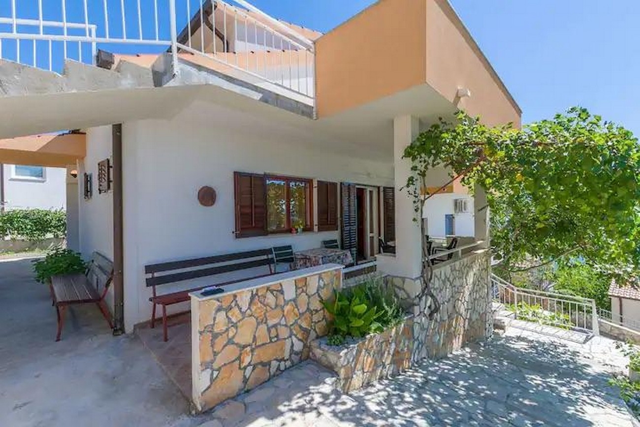 Two bedroom apartment with terrace and sea view Lokva Rogoznica, Omiš  A-b