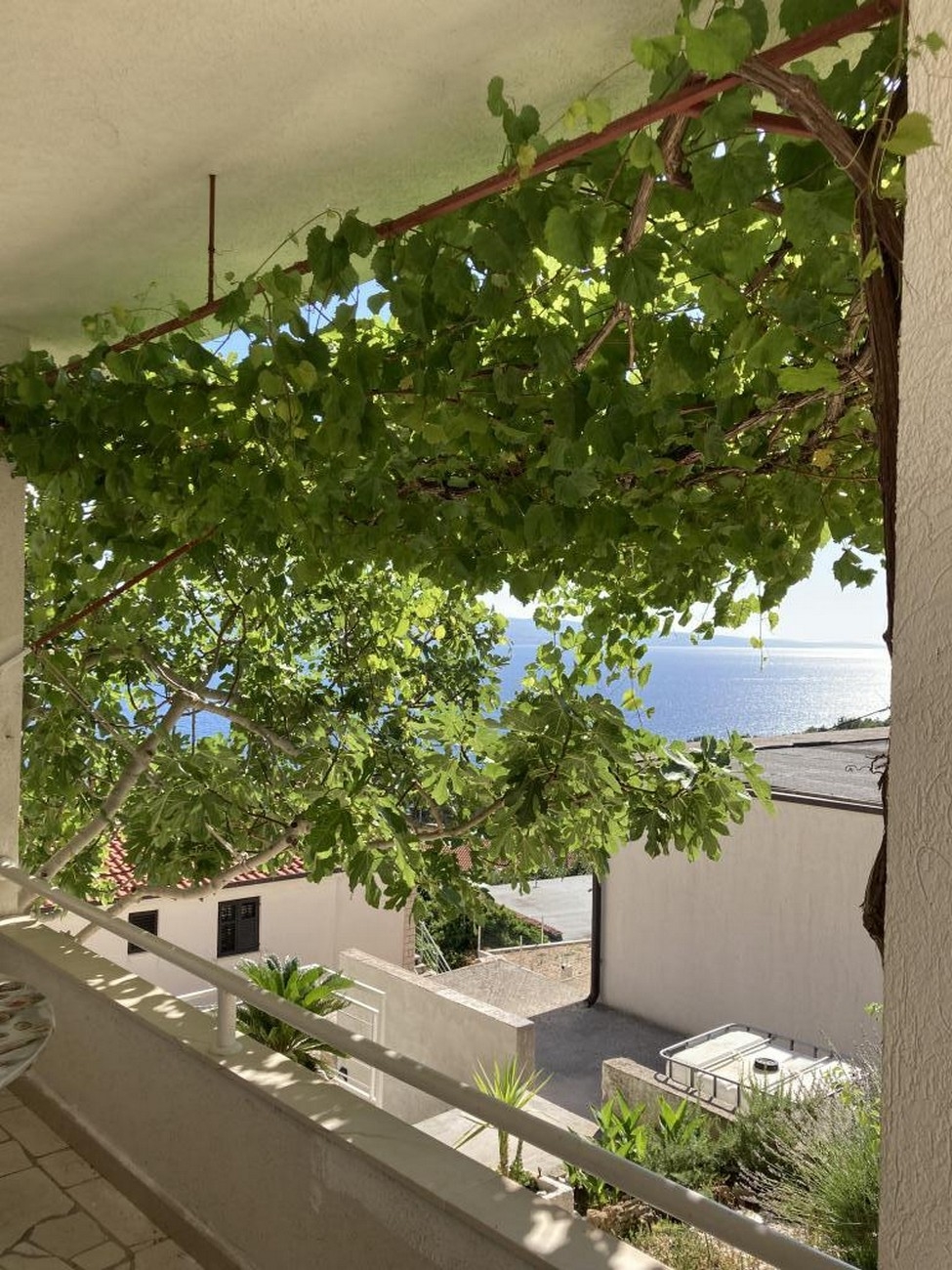 Two bedroom apartment with terrace and sea view Lokva Rogoznica, Omiš  A-b