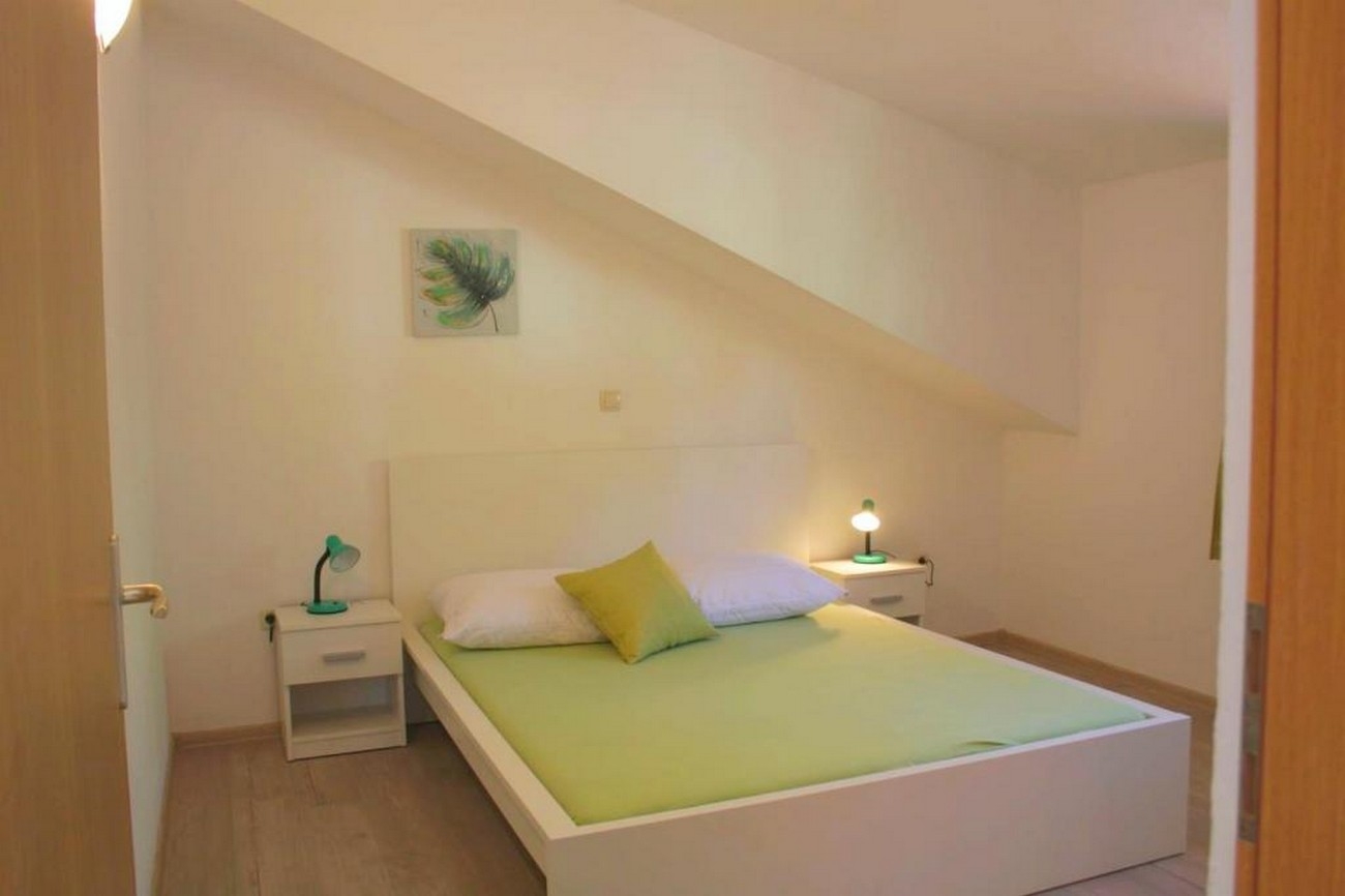 Three bedroom apartment with terrace and sea view Lokva Rogoznica, Omiš  A-c