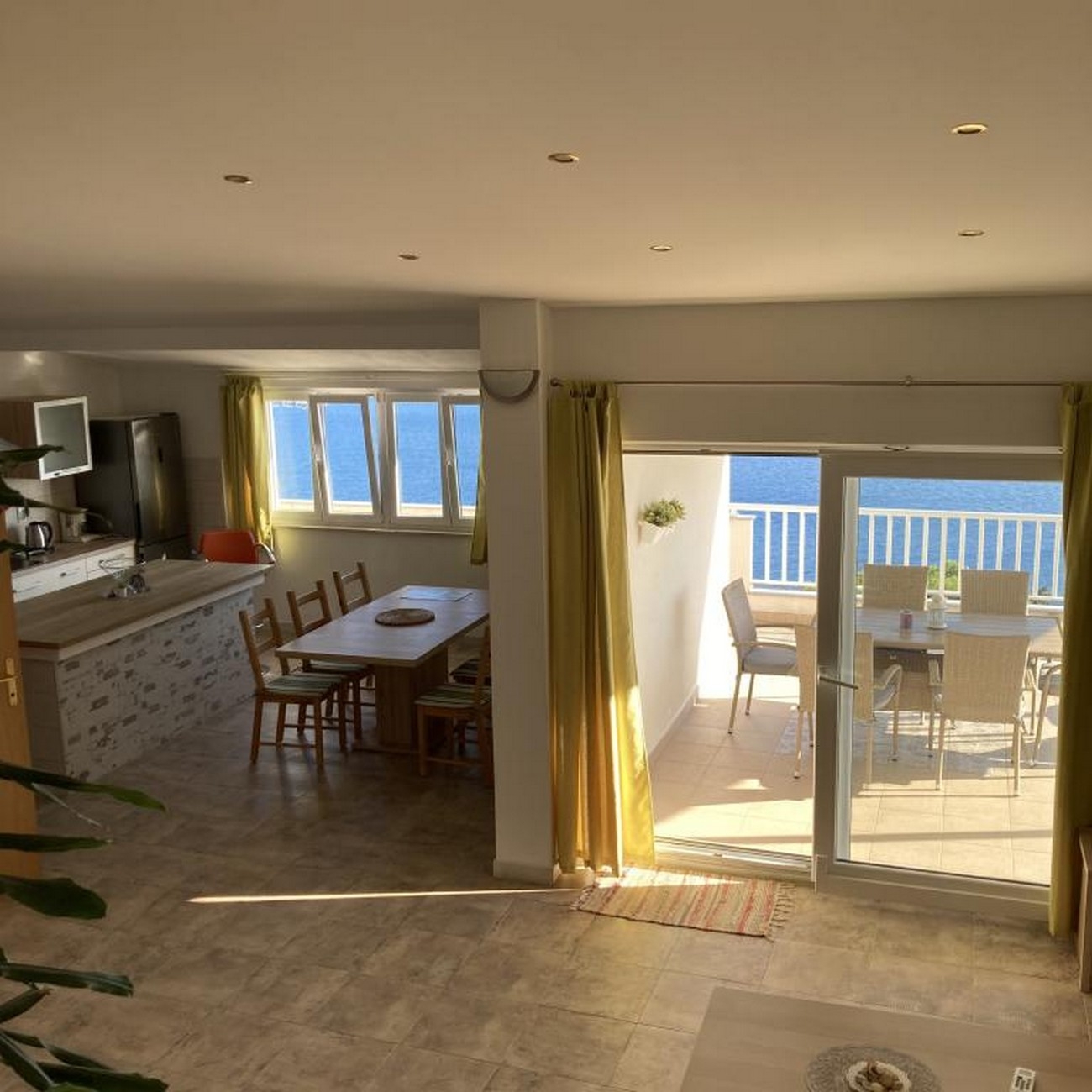 Three bedroom apartment with terrace and sea view Lokva Rogoznica, Omiš  A-c