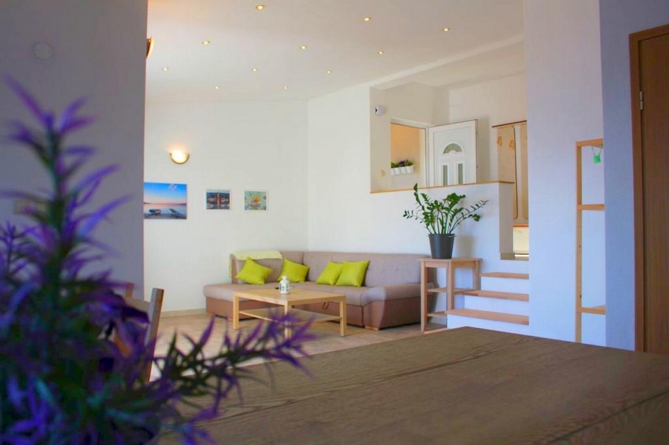 Three bedroom apartment with terrace and sea view Lokva Rogoznica, Omiš  A-c