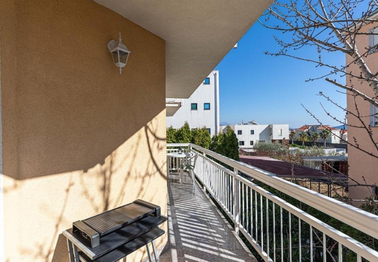 One bedroom apartment with balcony and sea view Kaštel Lukšić, Kaštela  A-a