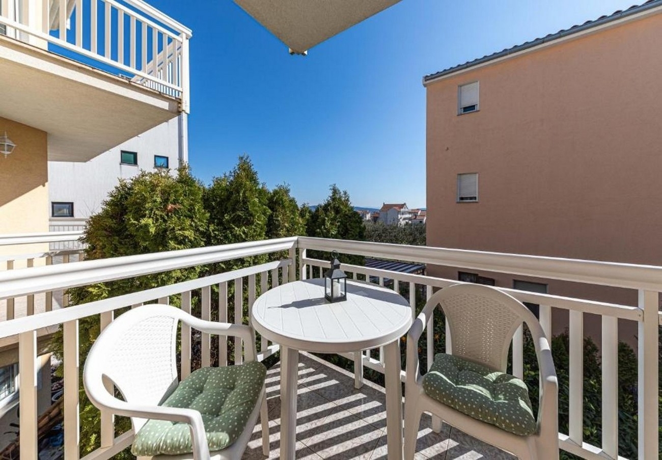 One bedroom apartment with balcony and sea view Kaštel Lukšić, Kaštela  A-a