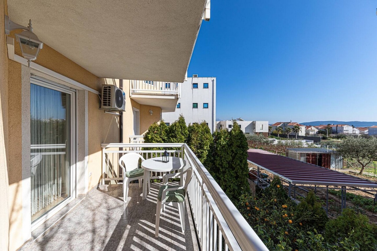 One bedroom apartment with balcony and sea view Kaštel Lukšić, Kaštela  A-a