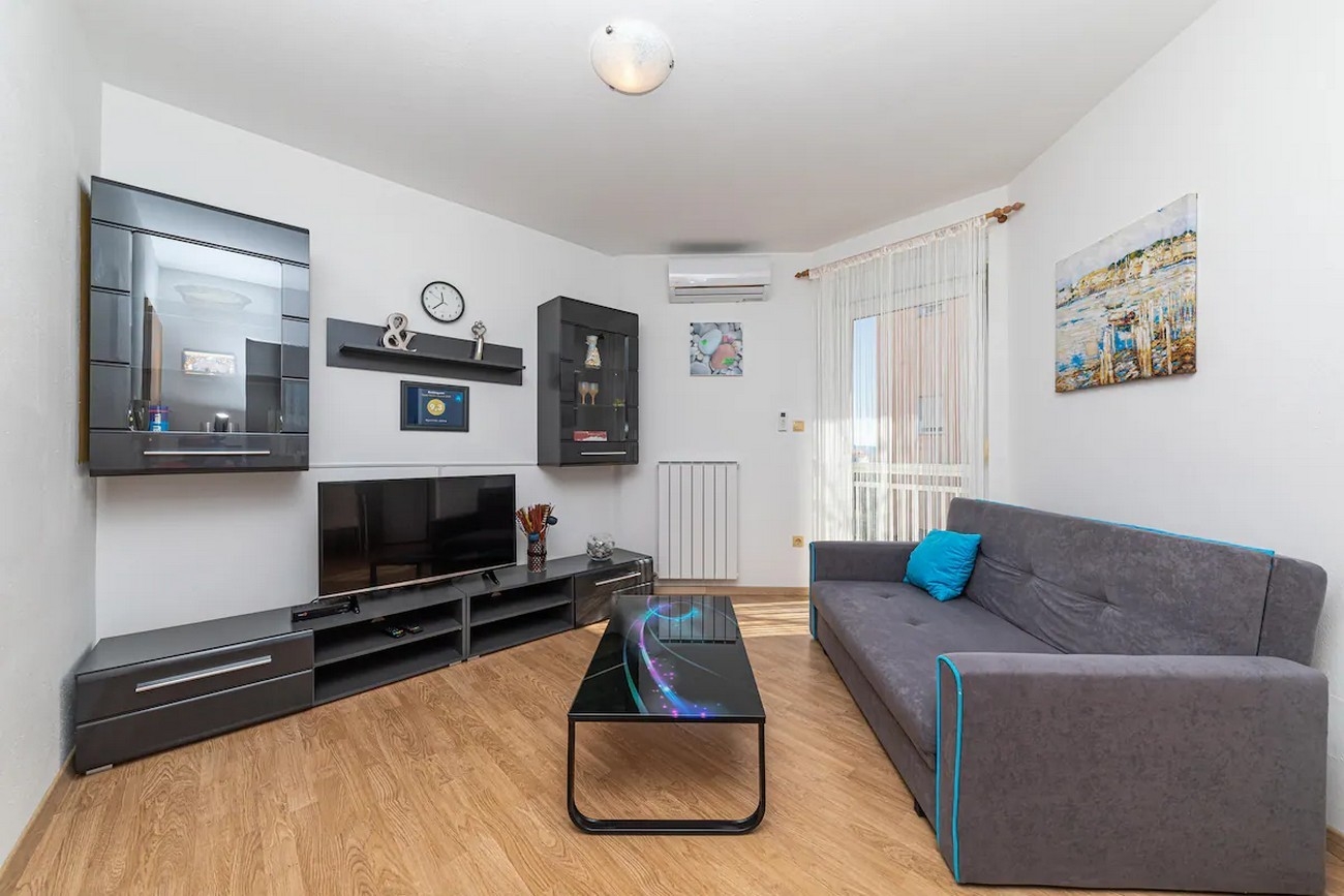 One bedroom apartment with balcony and sea view Kaštel Lukšić, Kaštela (A-22071-a) One bedroom apartment with balcony and sea view Kaštel Lukšić, Kaštela (A-22071-a)