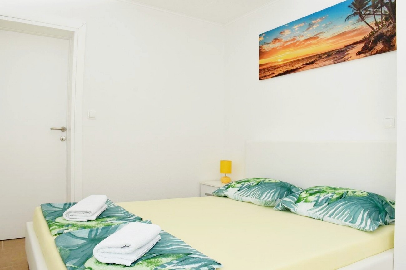 One bedroom apartment with terrace and sea view Kaštel Lukšić, Kaštela  A-b