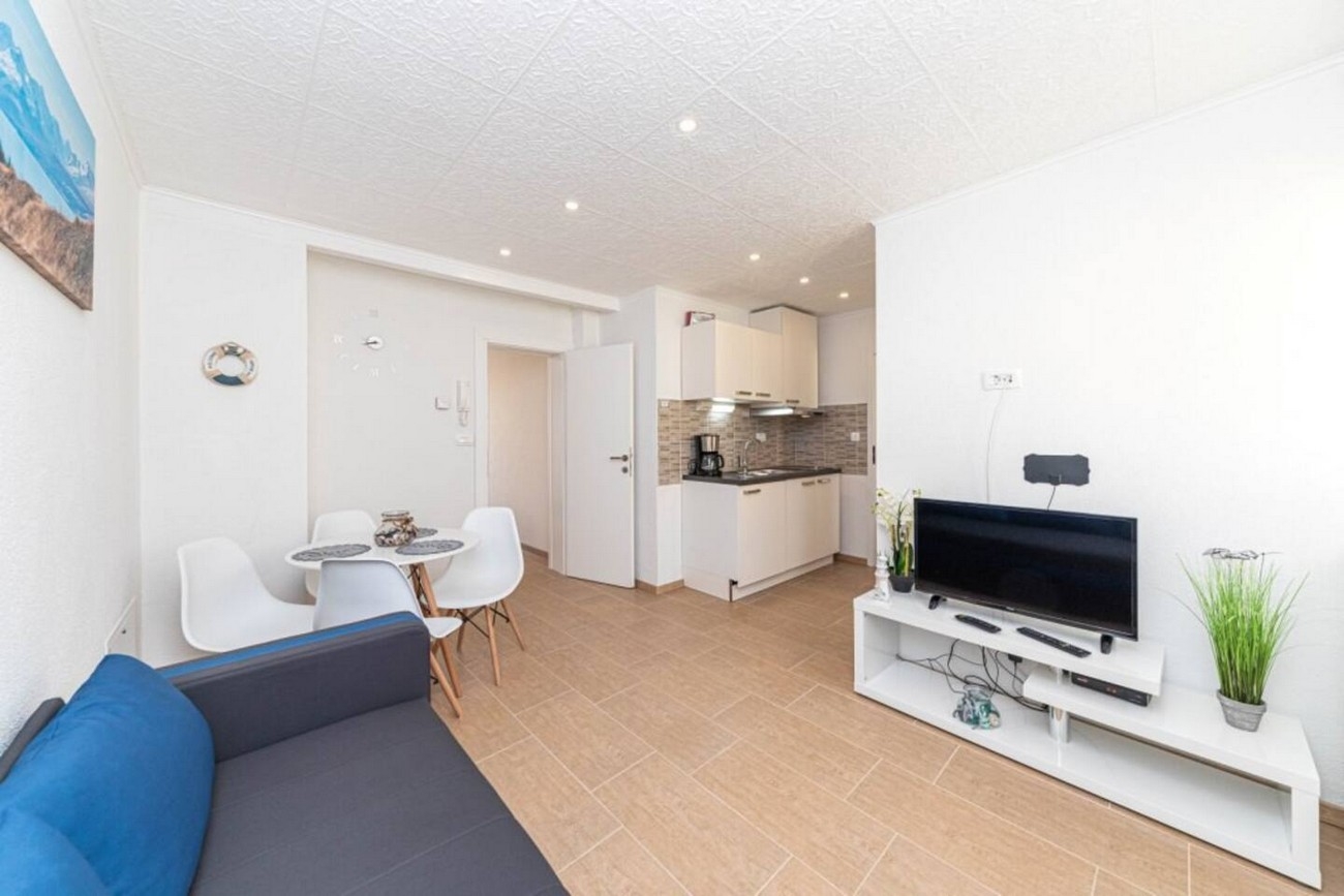 One bedroom apartment with terrace and sea view Kaštel Lukšić, Kaštela (A-22071-b) One bedroom apartment with terrace and sea view Kaštel Lukšić, Kaštela (A-22071-b)