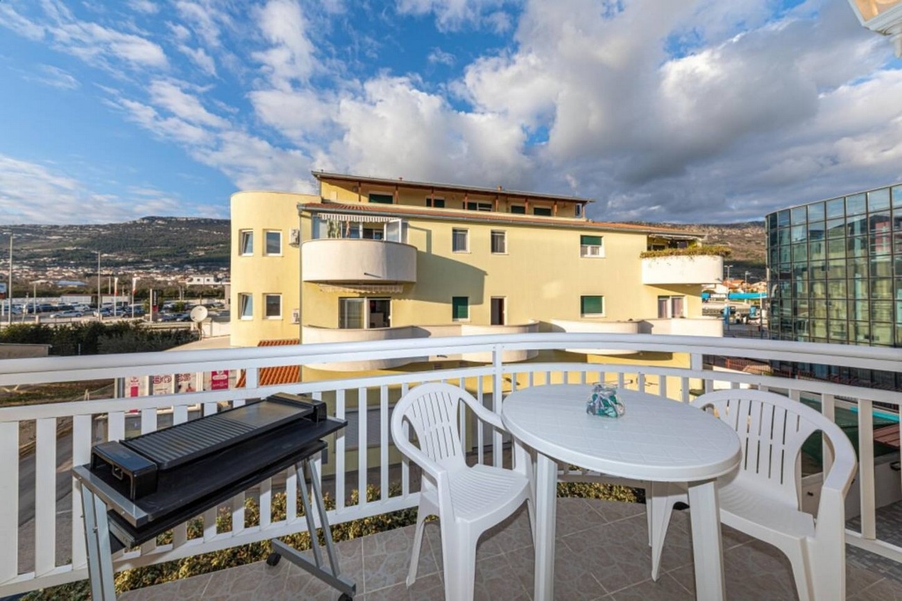 One bedroom apartment with terrace and sea view Kaštel Lukšić, Kaštela  A-b