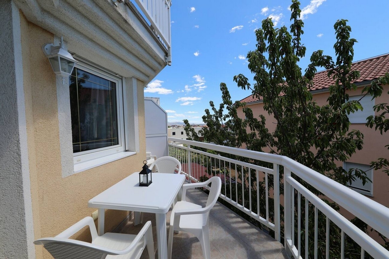 Two bedroom apartment with terrace and sea view Kaštel Lukšić, Kaštela  A-c