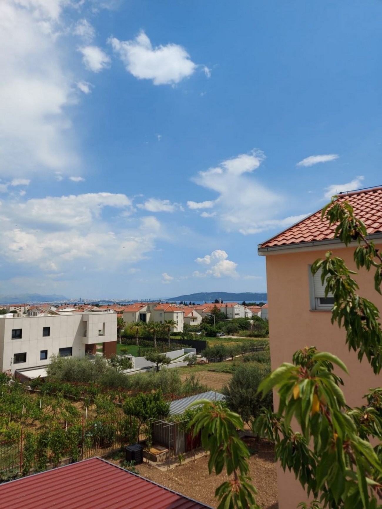 Two bedroom apartment with terrace and sea view Kaštel Lukšić, Kaštela  A-c