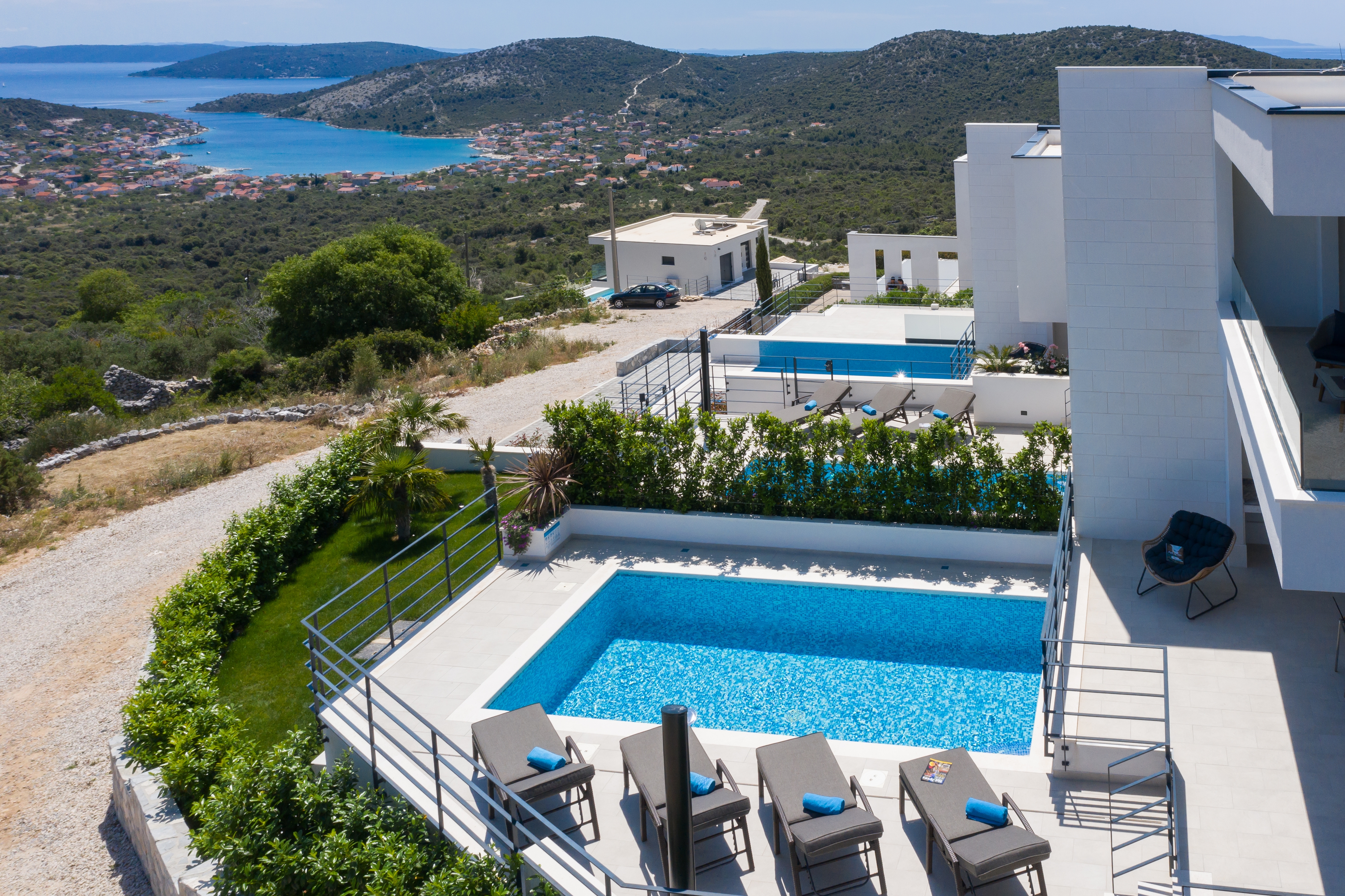 Three bedroom house with terrace and sea view Vinišće, Trogir  K