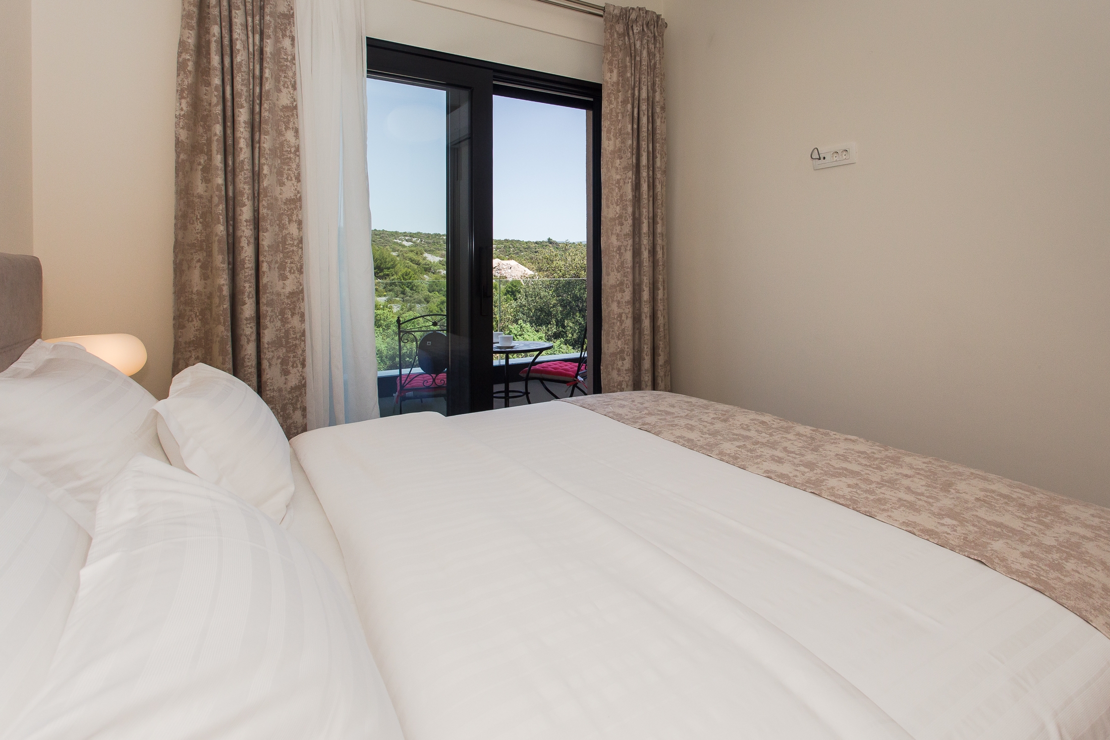 Three bedroom house with terrace and sea view Vinišće, Trogir  K