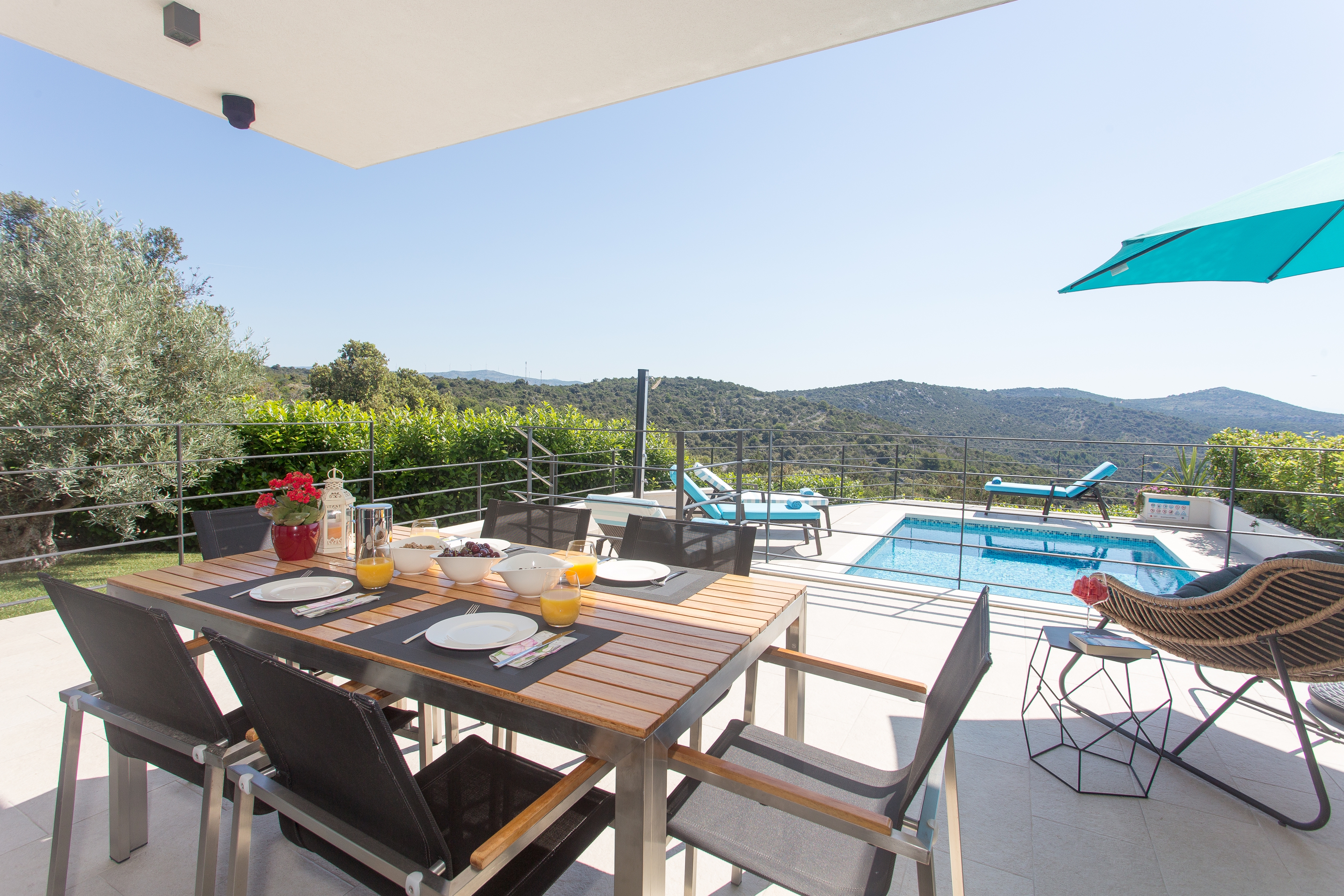 Three bedroom house with terrace and sea view Vinišće, Trogir  K