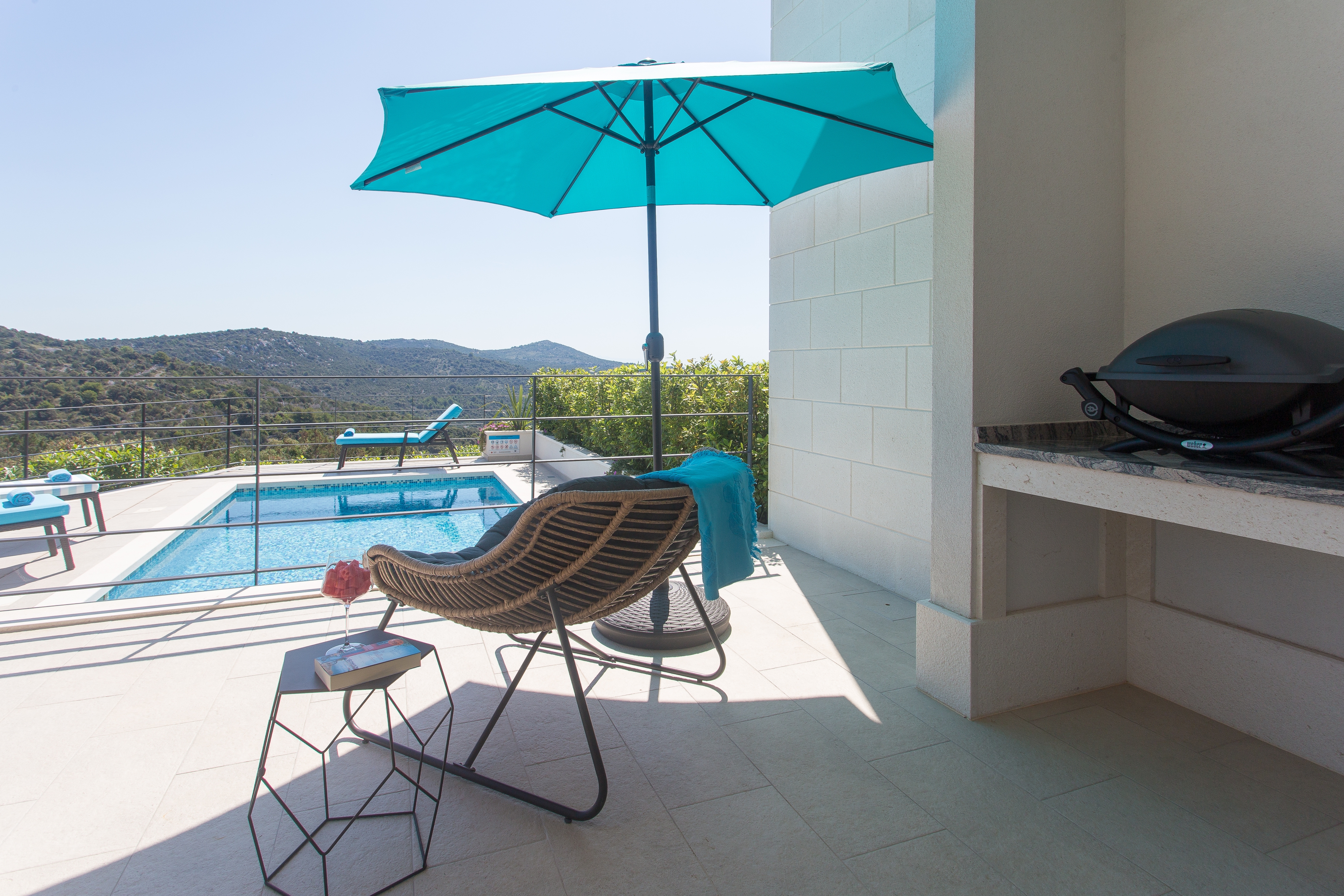 Three bedroom house with terrace and sea view Vinišće, Trogir  K