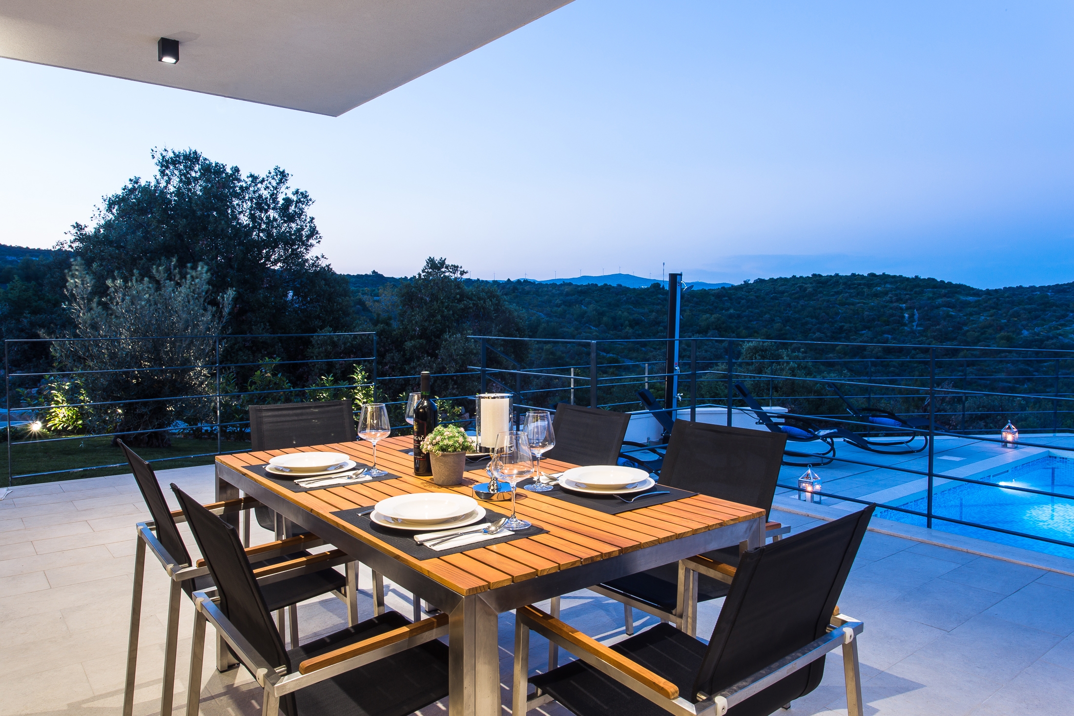 Three bedroom house with terrace and sea view Vinišće, Trogir  K