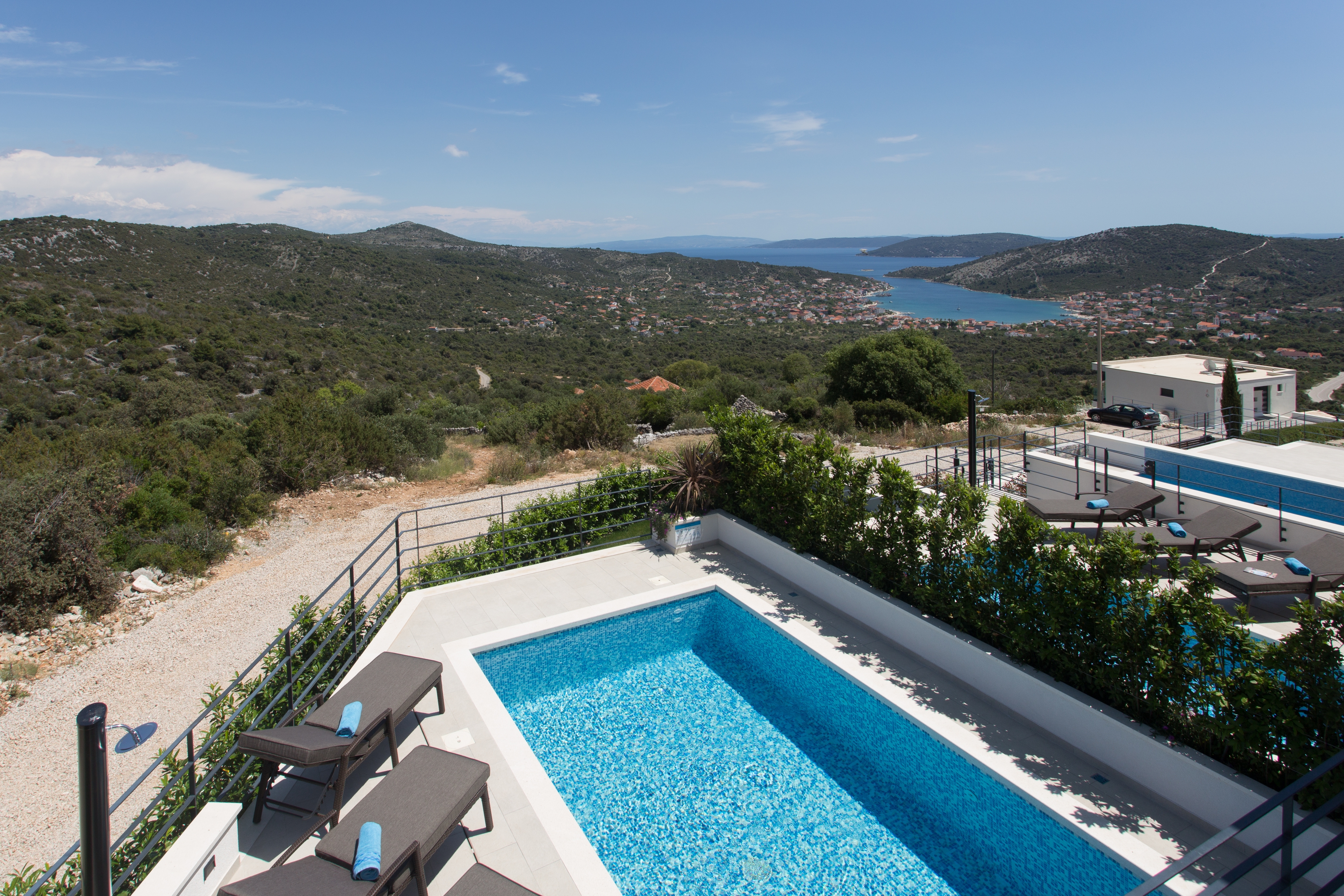 Three bedroom house with terrace and sea view Vinišće, Trogir  K