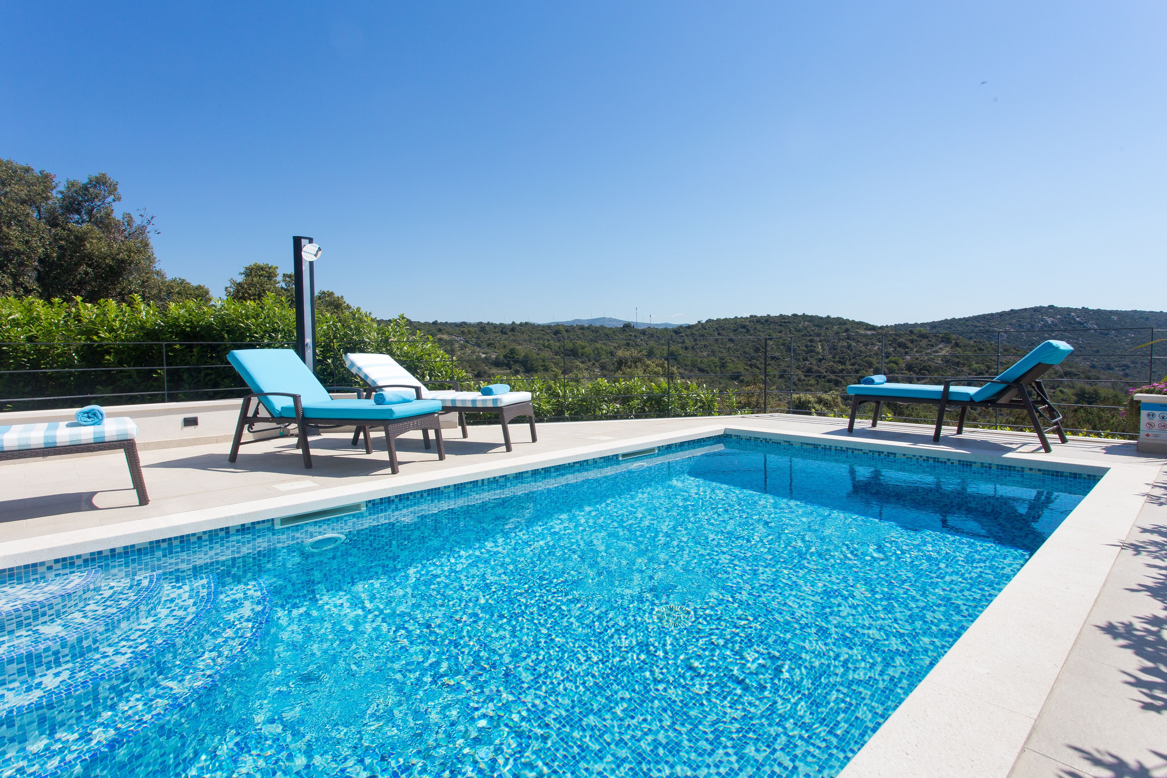 Three bedroom house with terrace and sea view Vinišće, Trogir  K