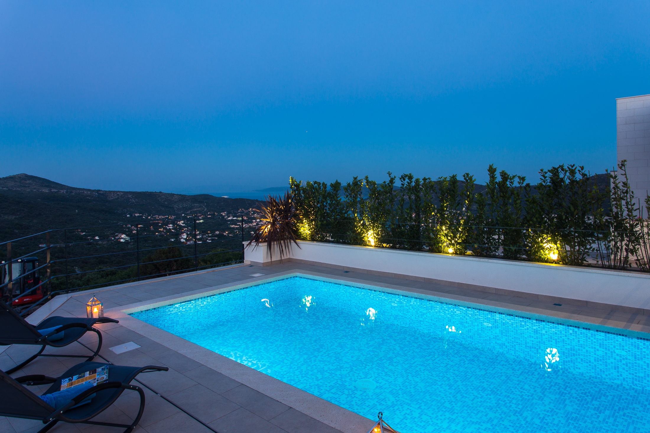 Three bedroom house with terrace and sea view Vinišće, Trogir  K