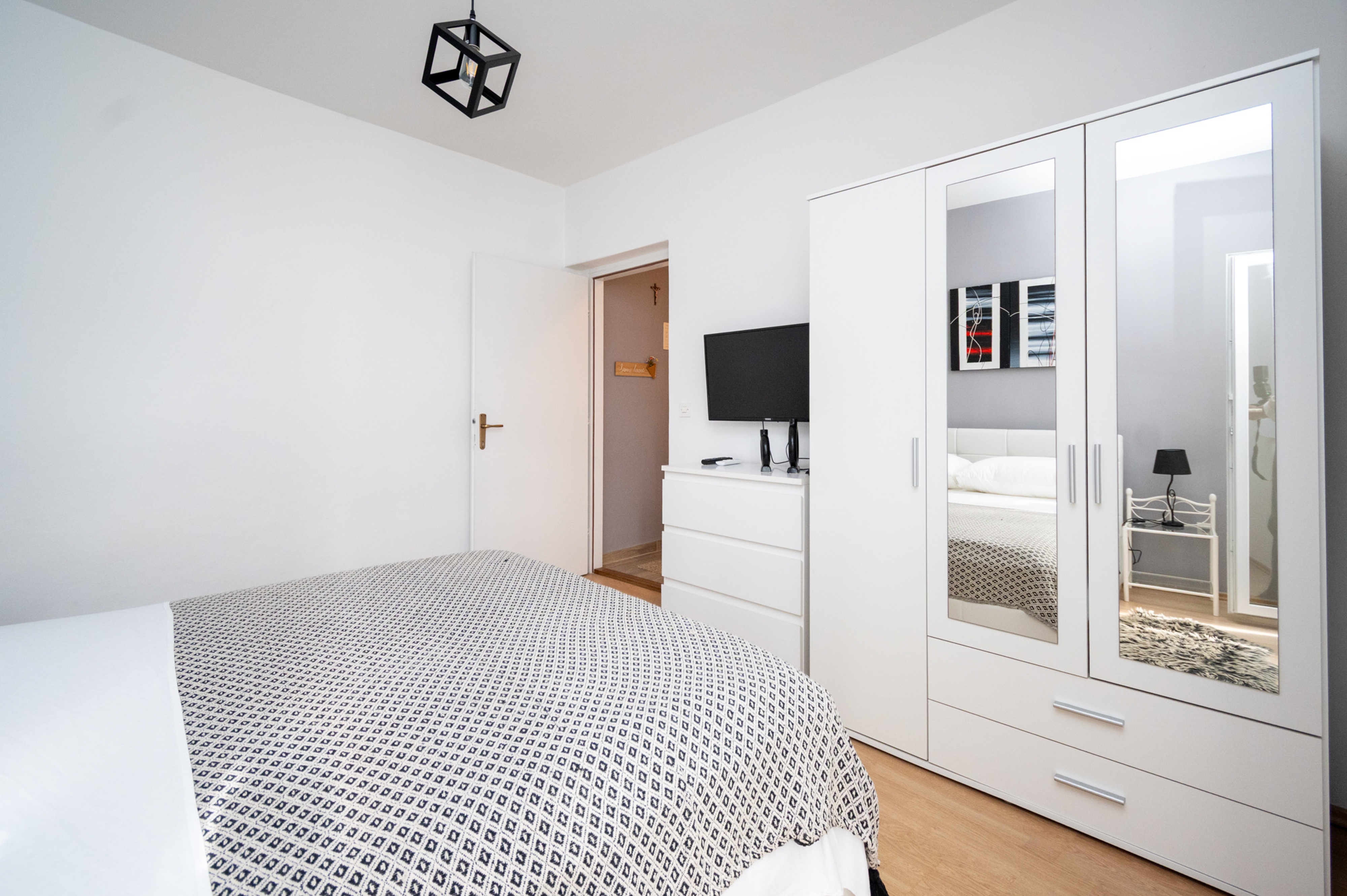 Two bedroom apartment near beach Bibinje, Zadar  A-a