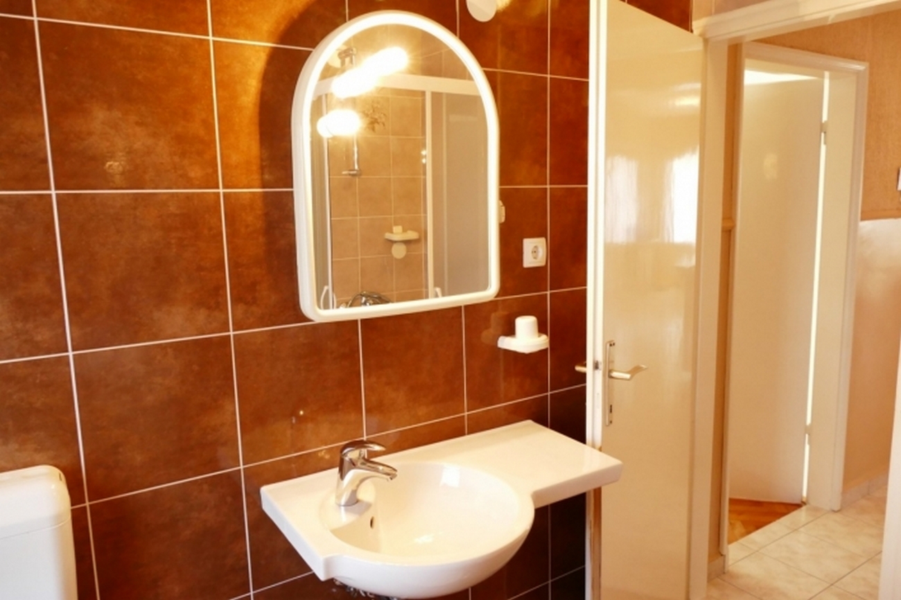 Three bedroom house with terrace Barbat, Rab  K
