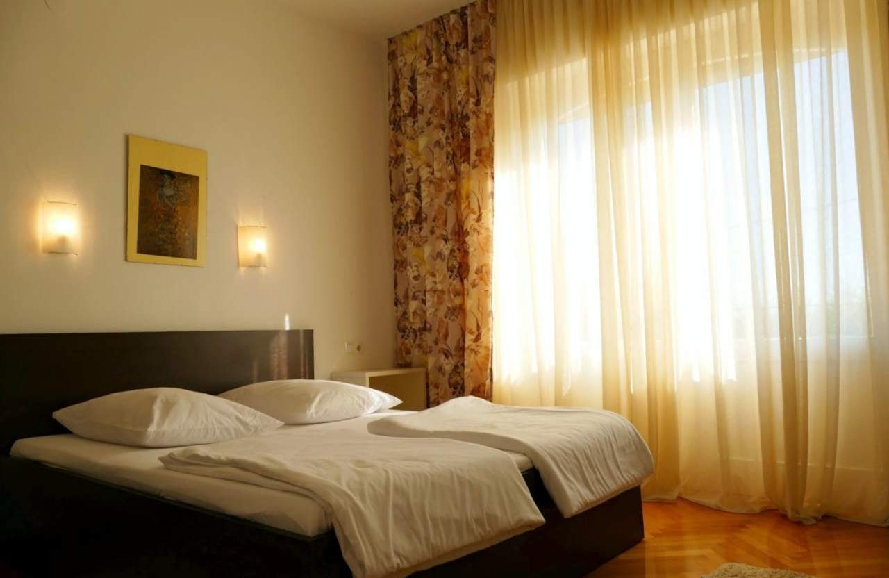 Three bedroom house with terrace Barbat, Rab  K