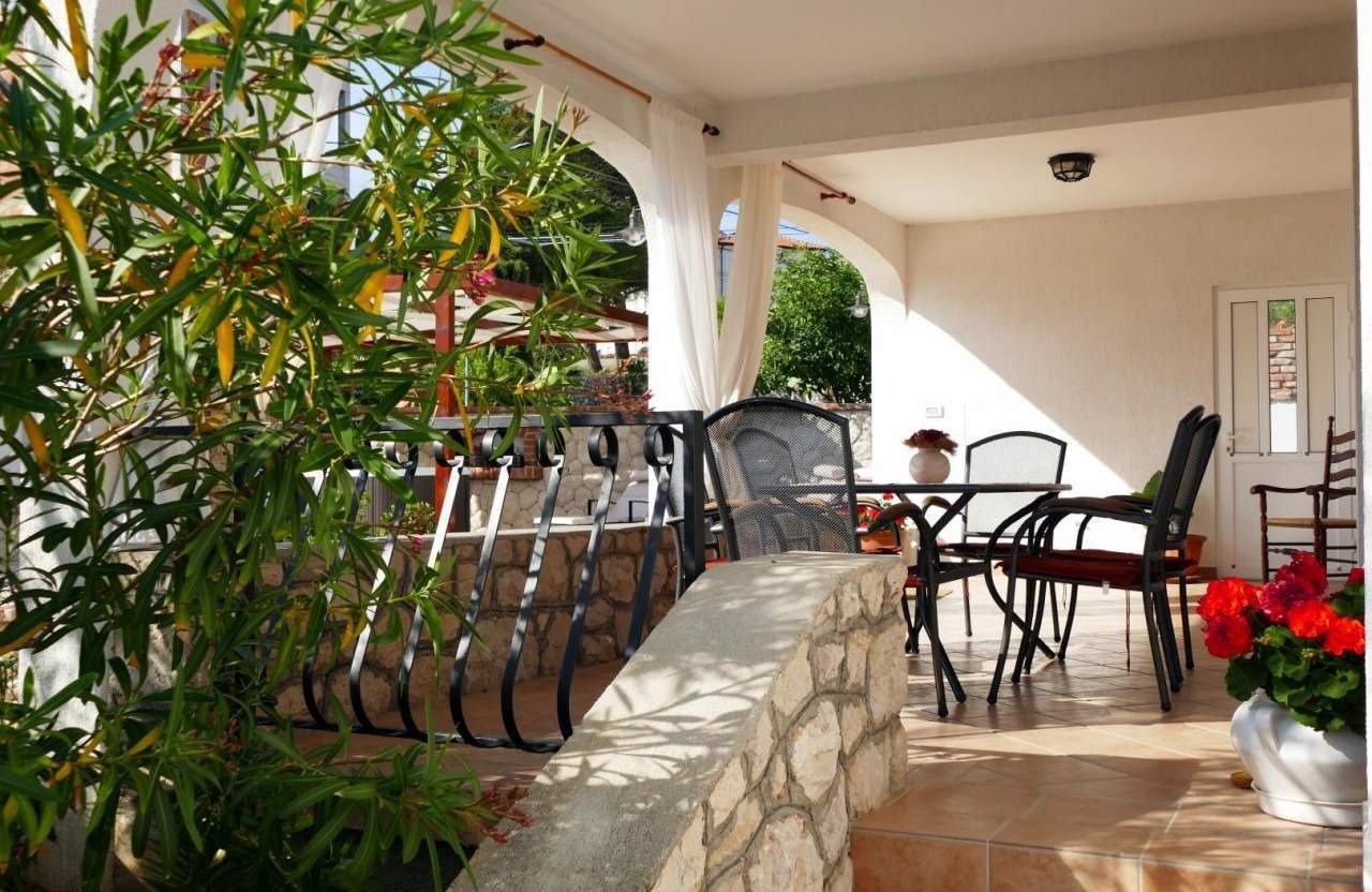 Three bedroom house with terrace Barbat, Rab  K