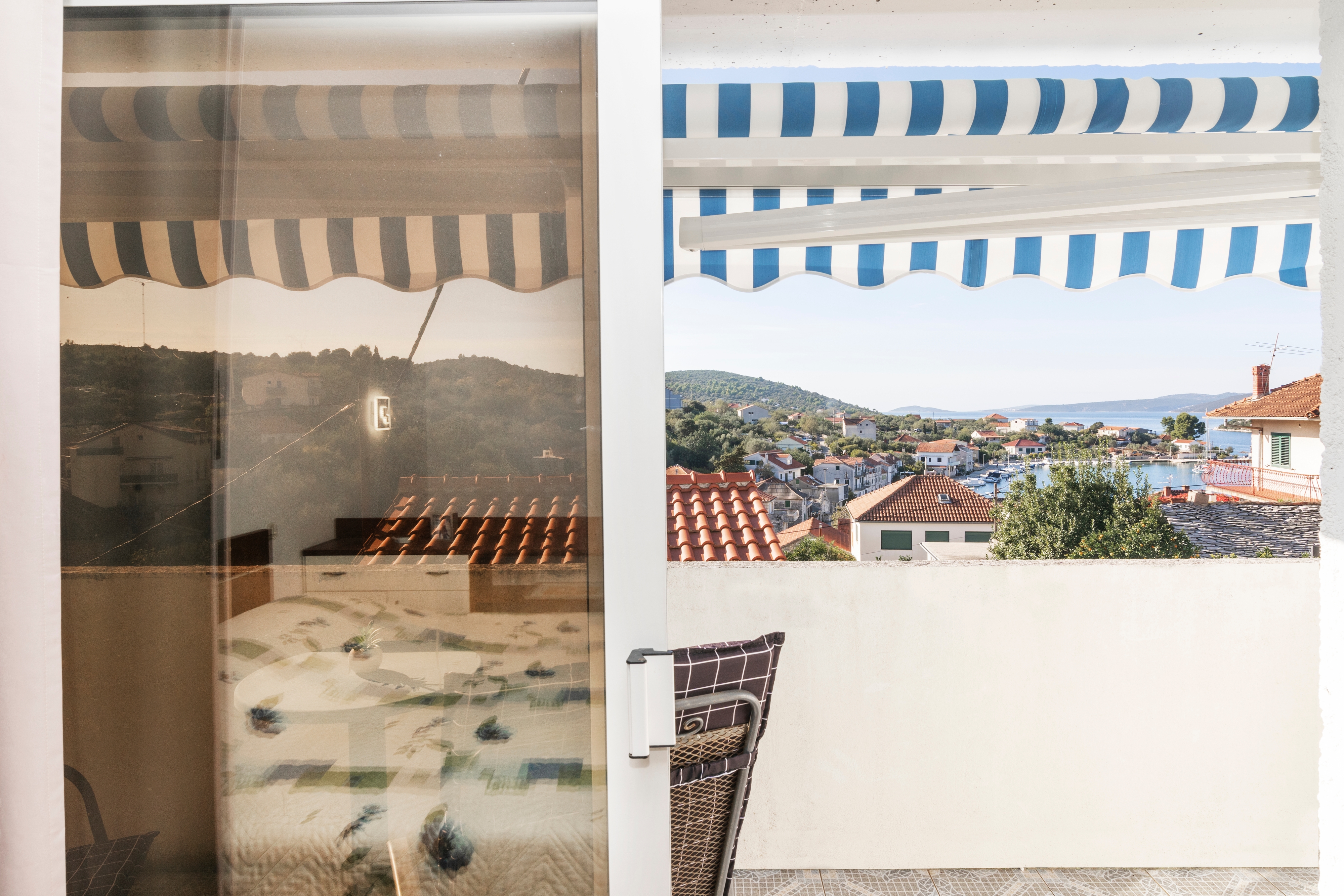 Three bedroom house with terrace and sea view Drvenik Veliki, Drvenik  K
