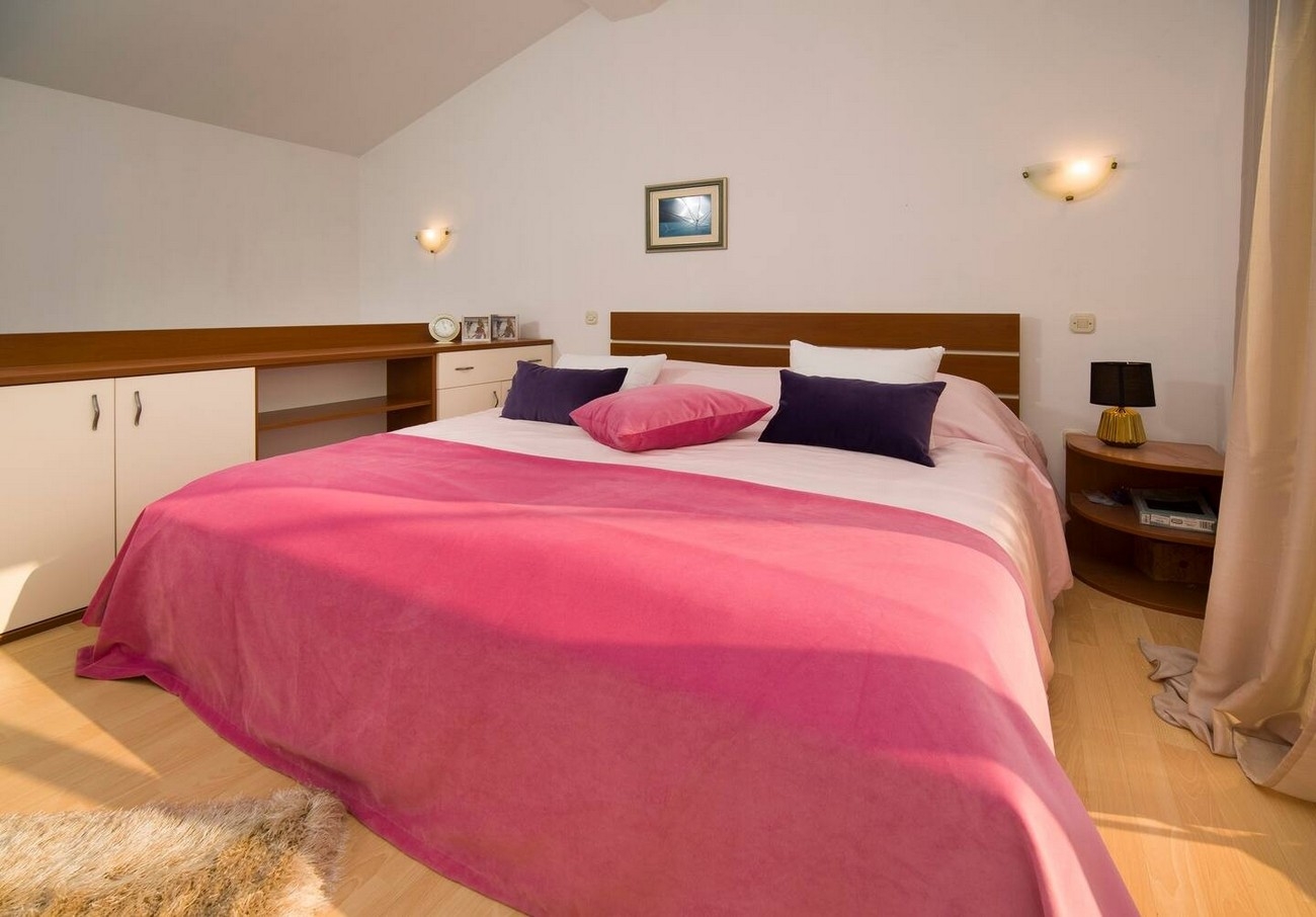 Three bedroom house with terrace and sea view Drvenik Veliki, Drvenik  K