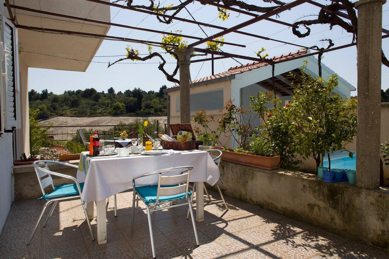 Three bedroom house with terrace and sea view Drvenik Veliki, Drvenik  K