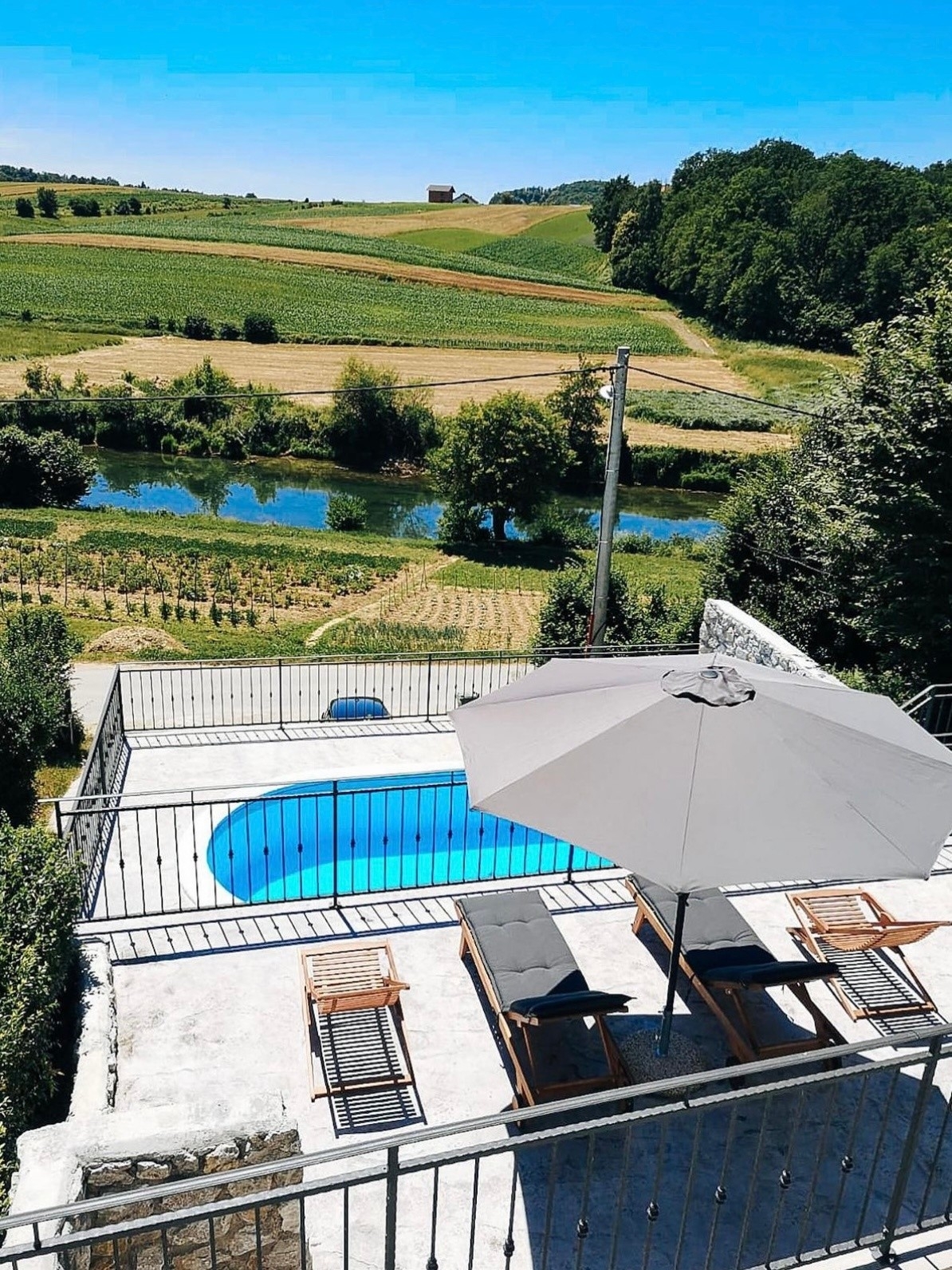 Four bedroom house with terrace Karlovac  K