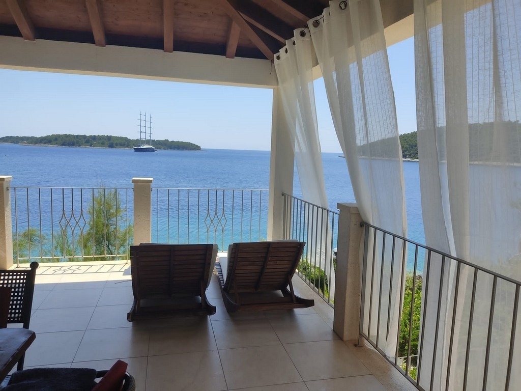 Four-bedroom house near beach Cove Tri luke, Korčula (K-22092) Four-bedroom house near beach Cove Tri luke, Korčula (K-22092)