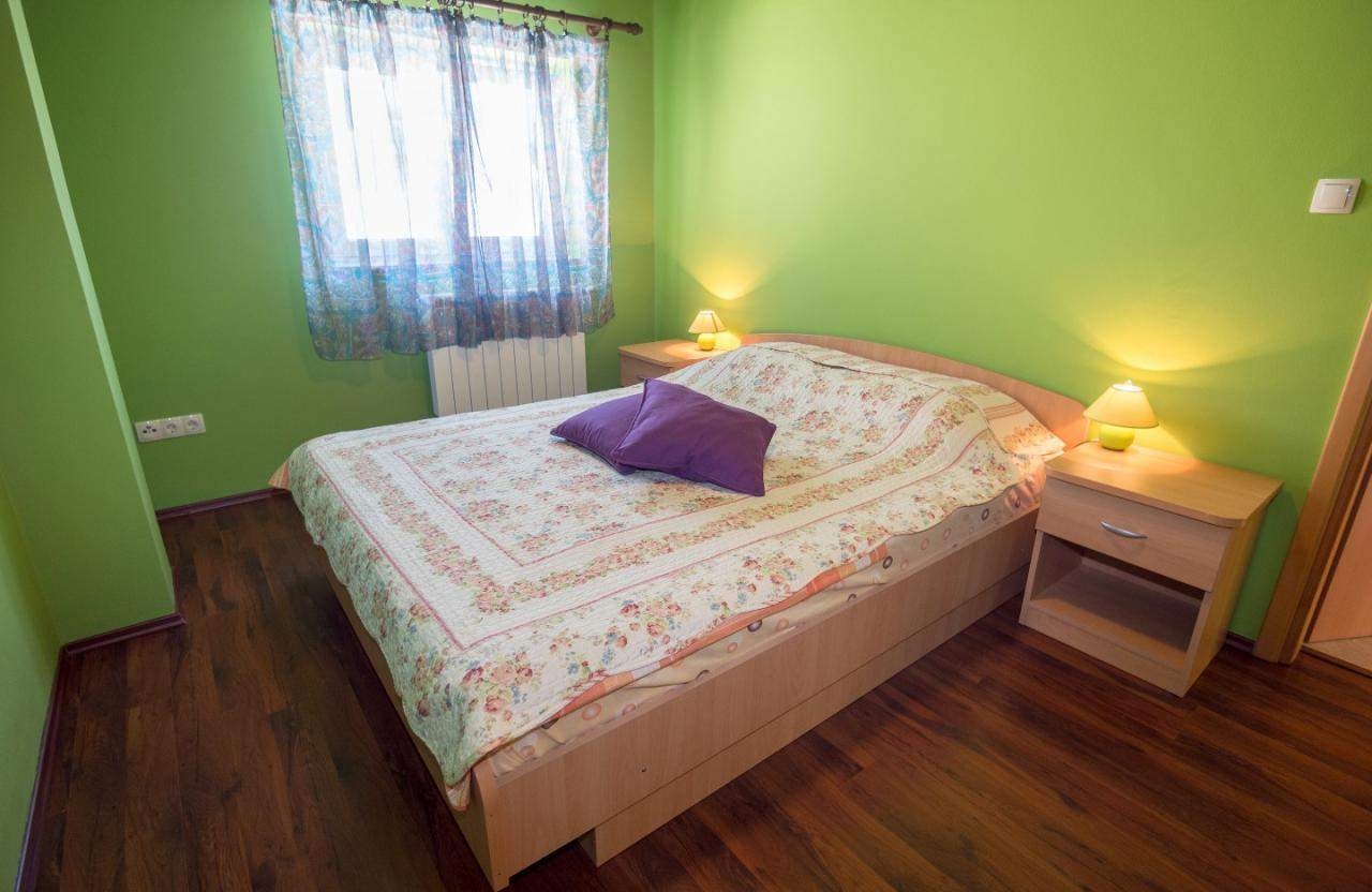Two bedroom apartment near beach Barbat, Rab  A-a
