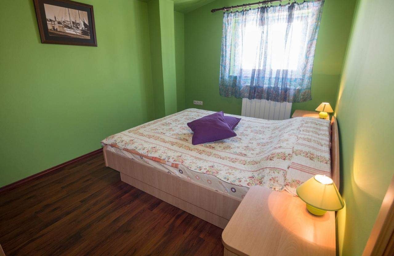 Two bedroom apartment near beach Barbat, Rab  A-a