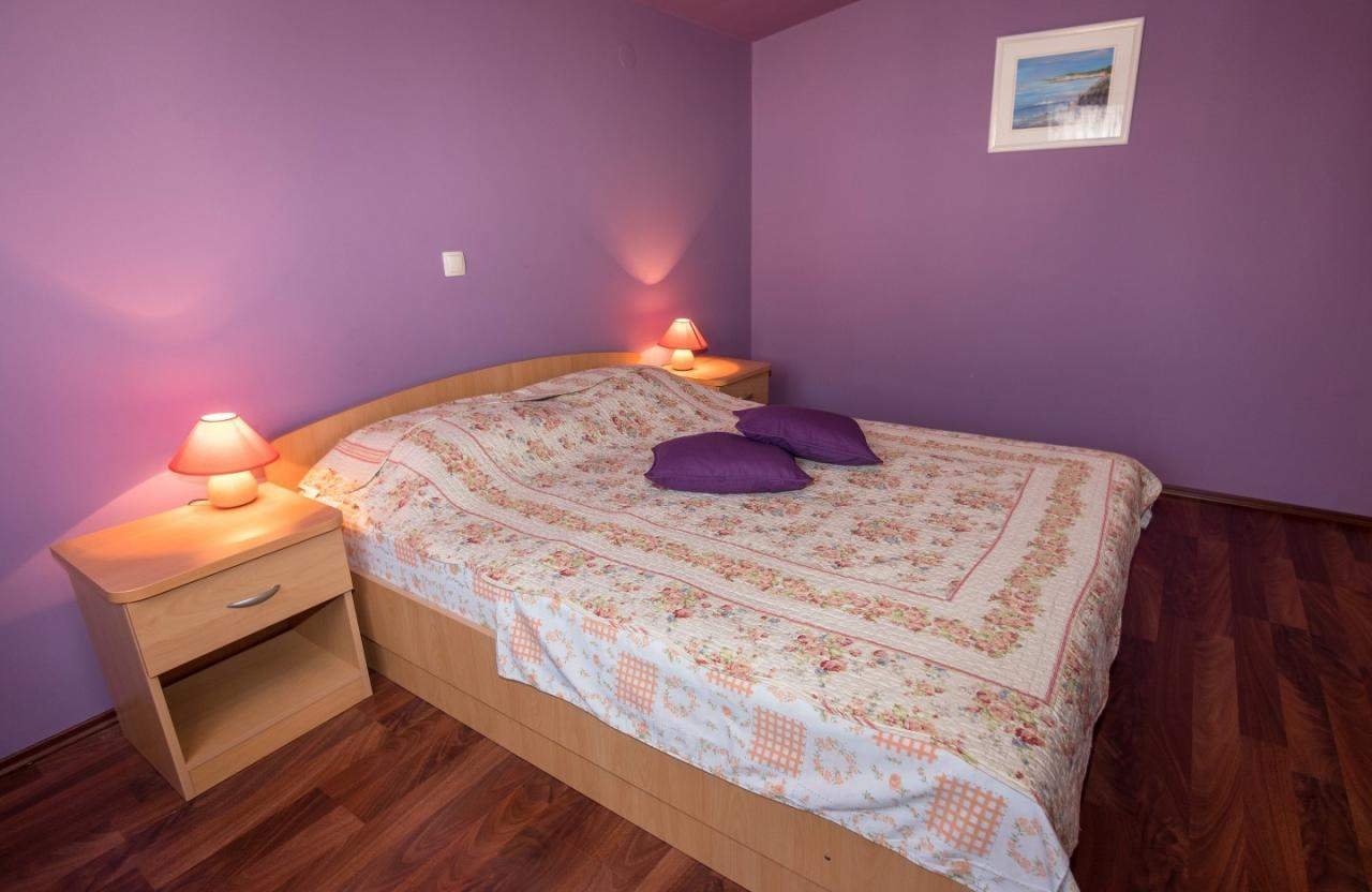 Two bedroom apartment near beach Barbat, Rab  A-a