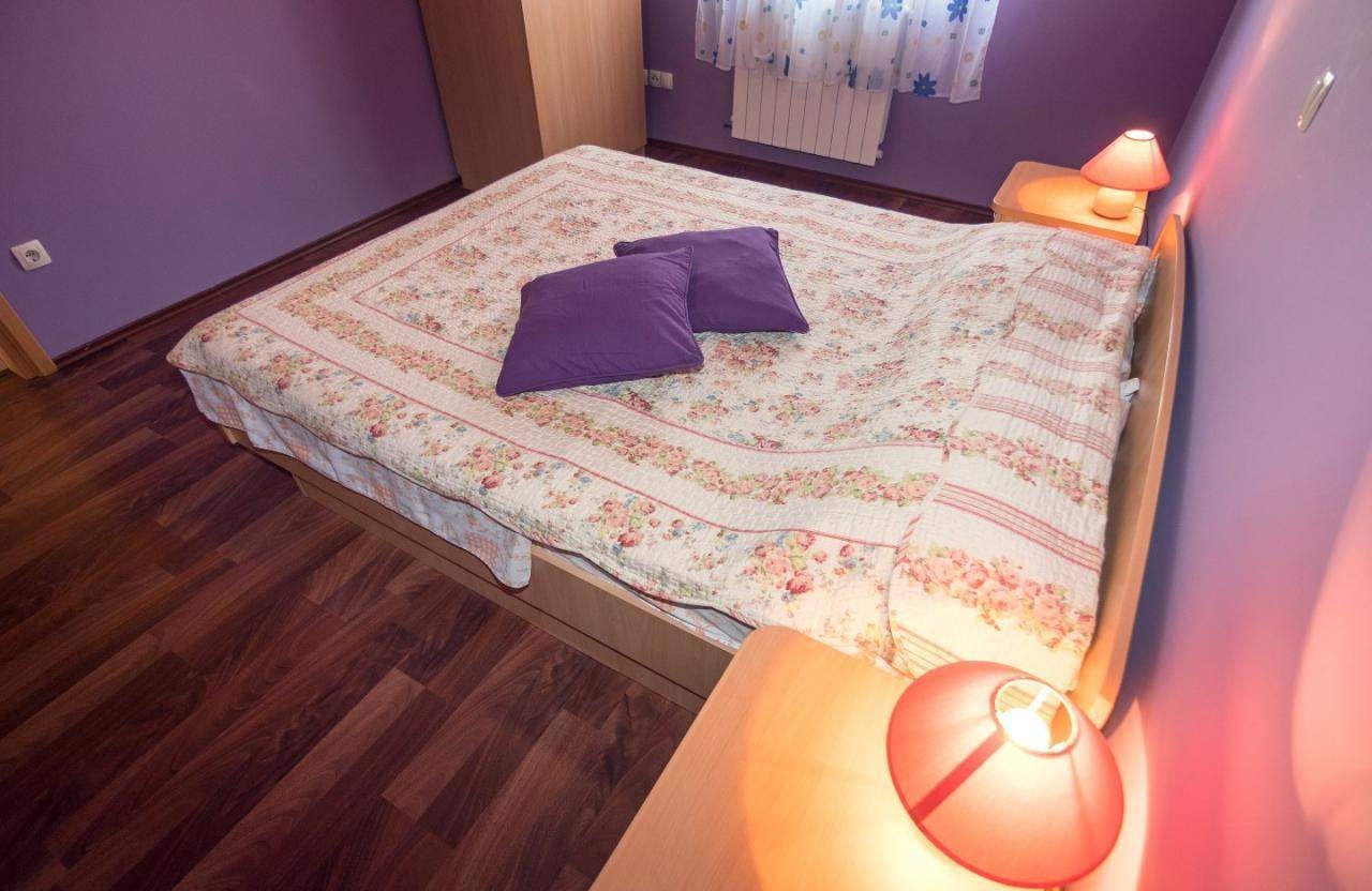 Two bedroom apartment near beach Barbat, Rab  A-a