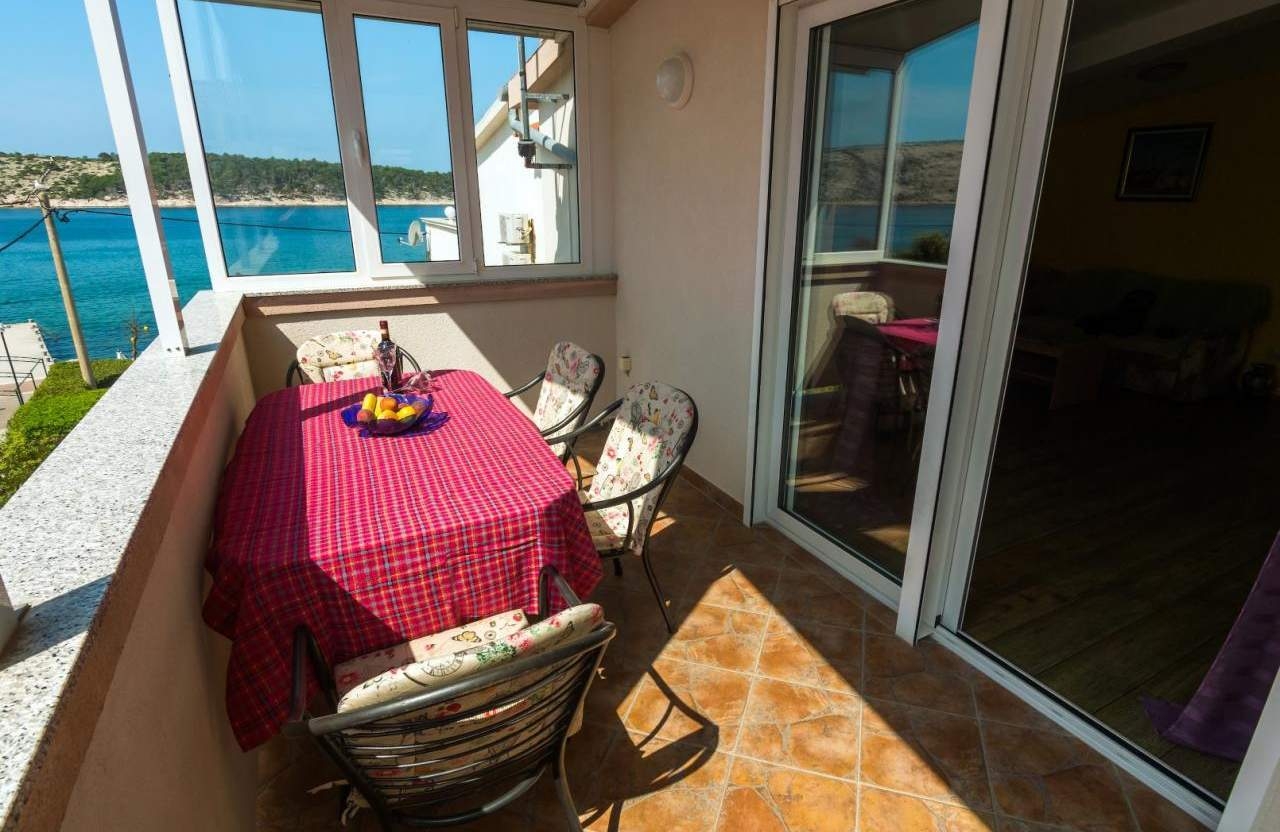 Two bedroom apartment near beach Barbat, Rab  A-a