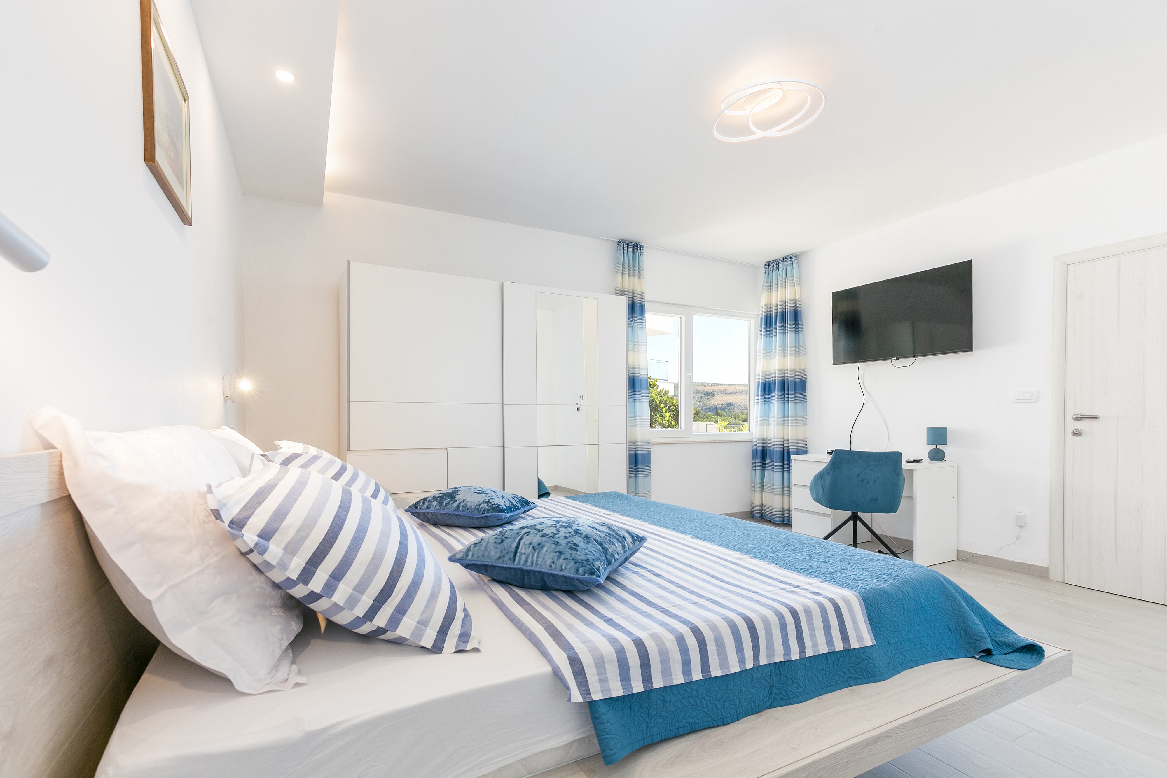 Two bedroom house with terrace and sea view Seget Donji, Trogir  K