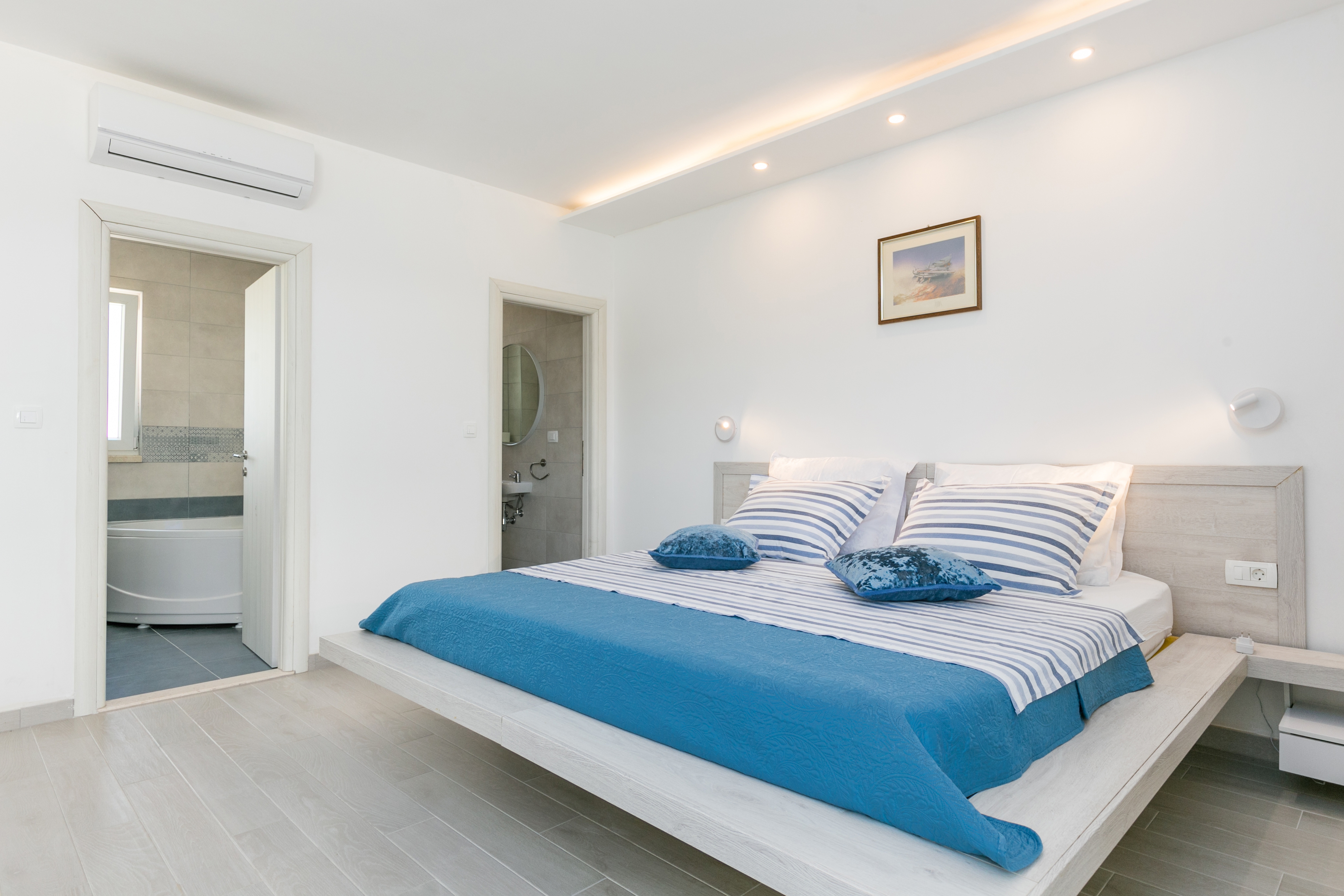 Two bedroom house with terrace and sea view Seget Donji, Trogir  K