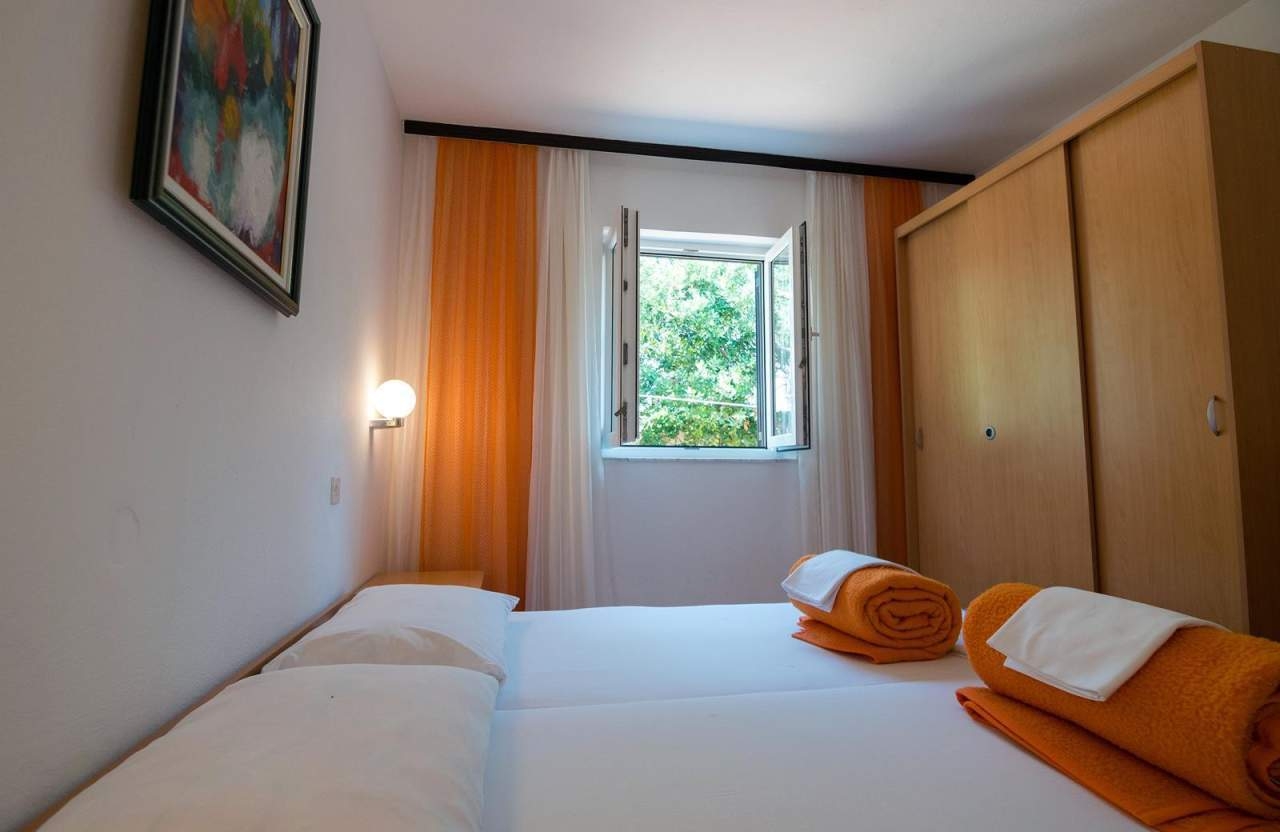 Two bedroom apartment with terrace Barbat, Rab  A-a