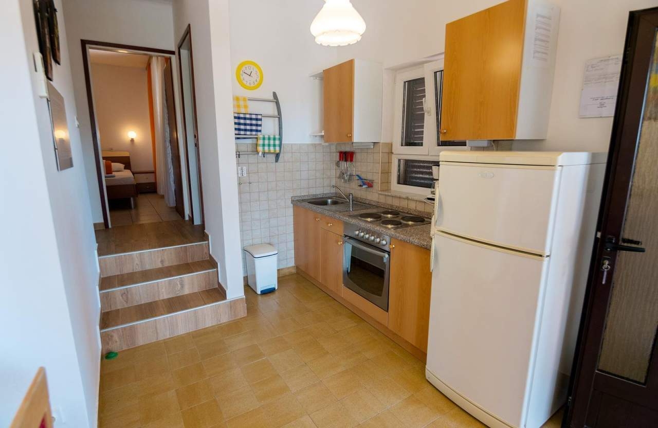 Two bedroom apartment with terrace Barbat, Rab  A-a