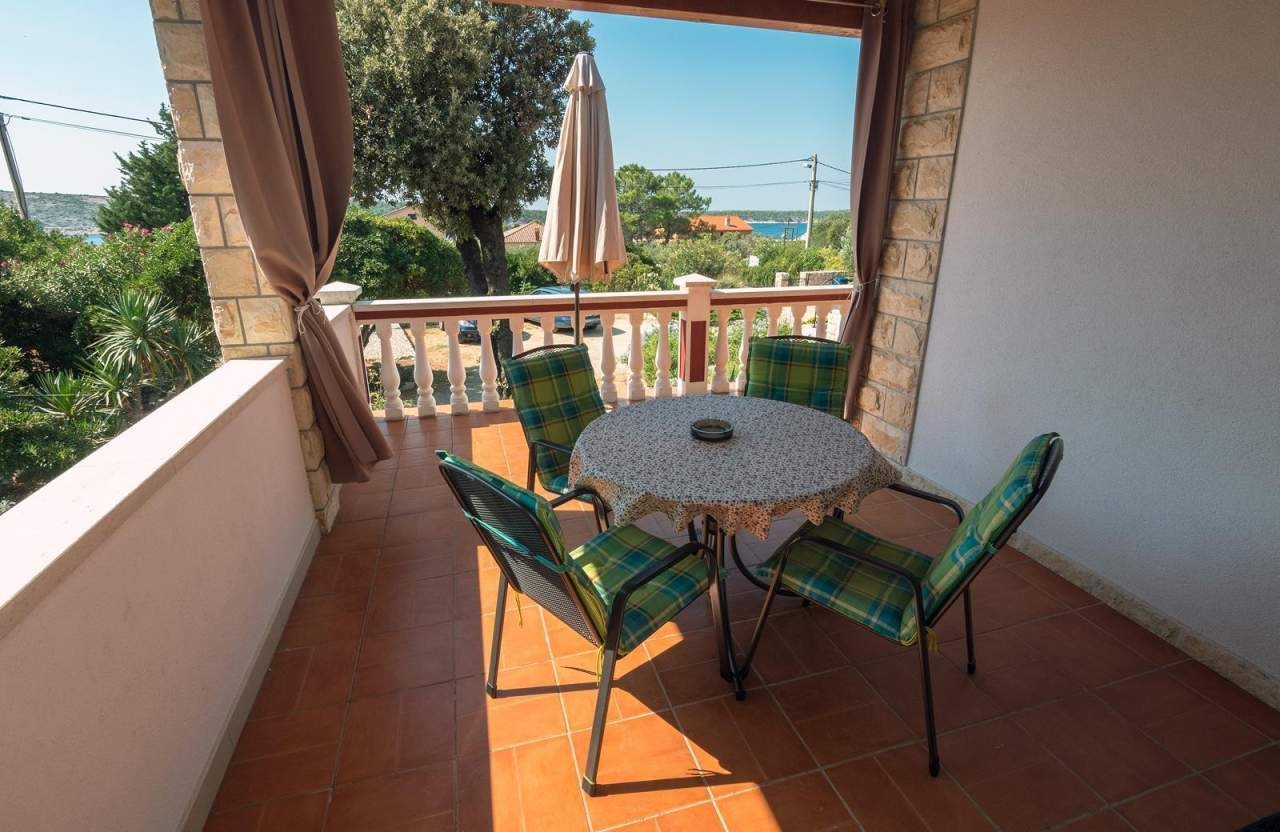 Two bedroom apartment with terrace Barbat, Rab  A-a