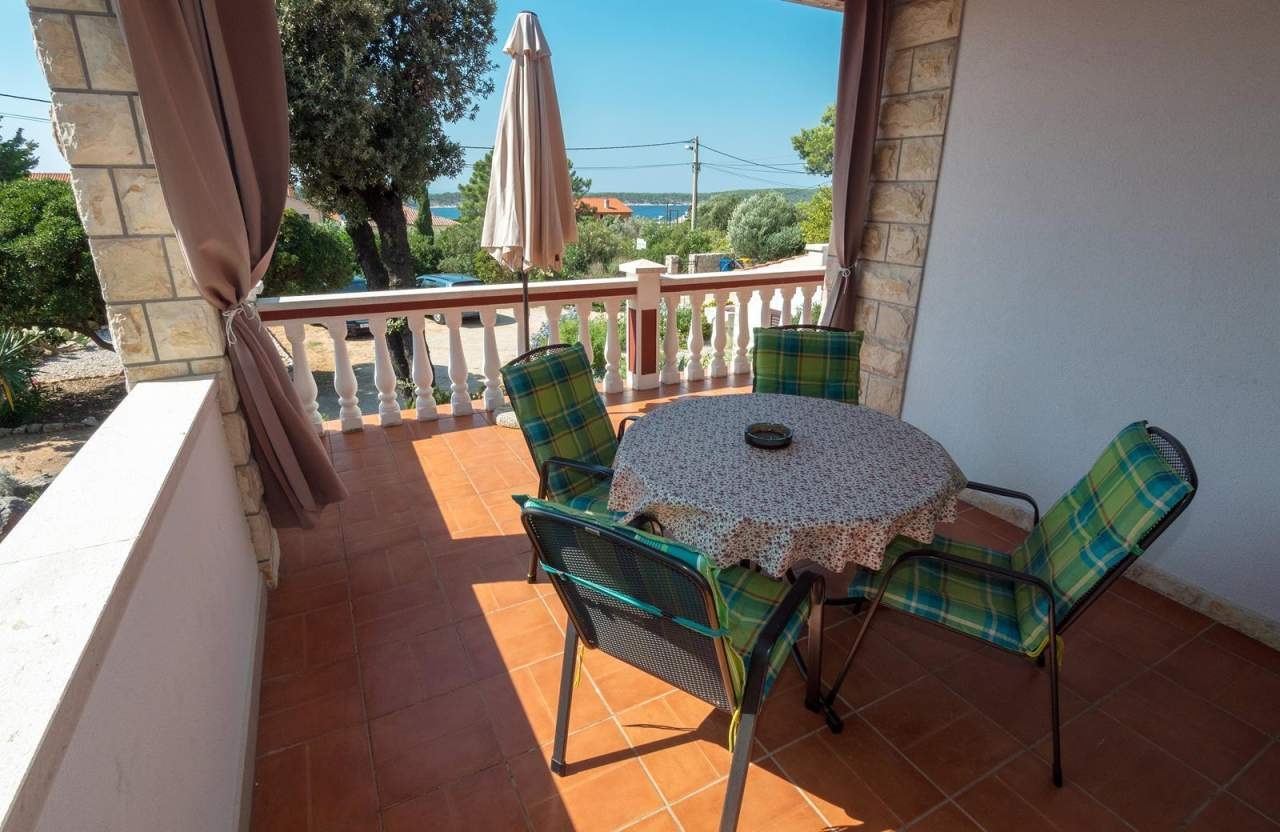 Two bedroom apartment with terrace Barbat, Rab (A-22098-a)