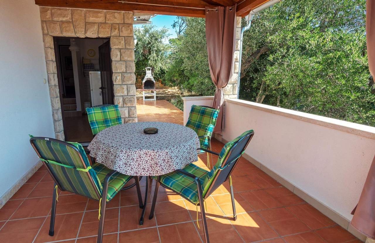 Two bedroom apartment with terrace Barbat, Rab  A-a