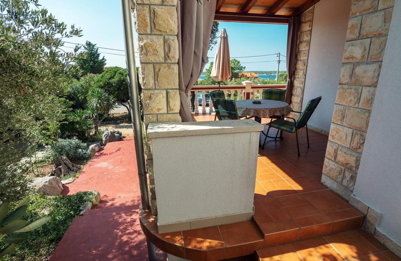 Two bedroom apartment with terrace Barbat, Rab  A-a