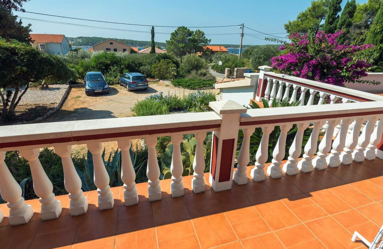 Two bedroom apartment with terrace Barbat, Rab  A-a