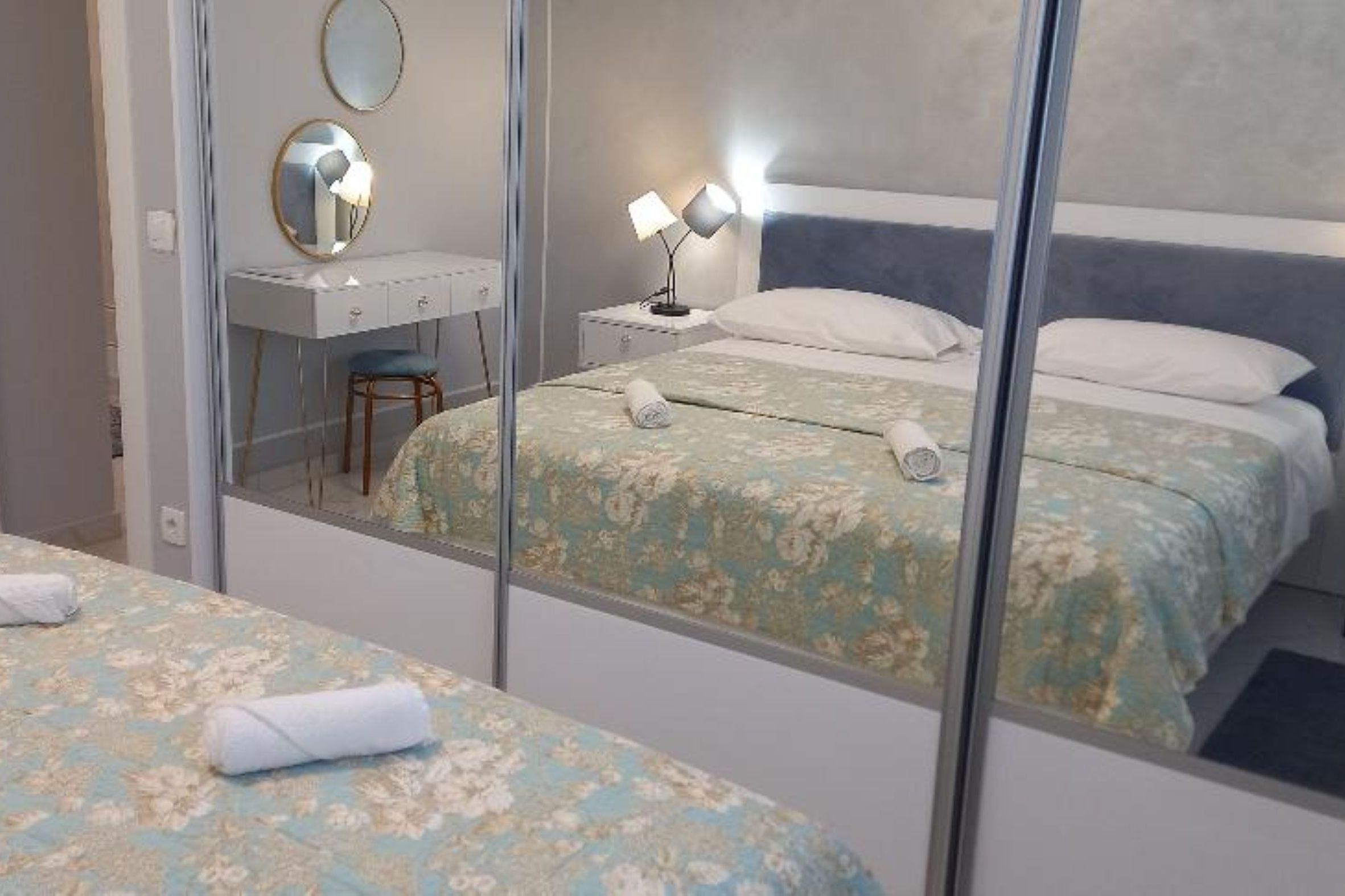 Two bedroom apartment with balcony and sea view Zadar (A-22113-a)