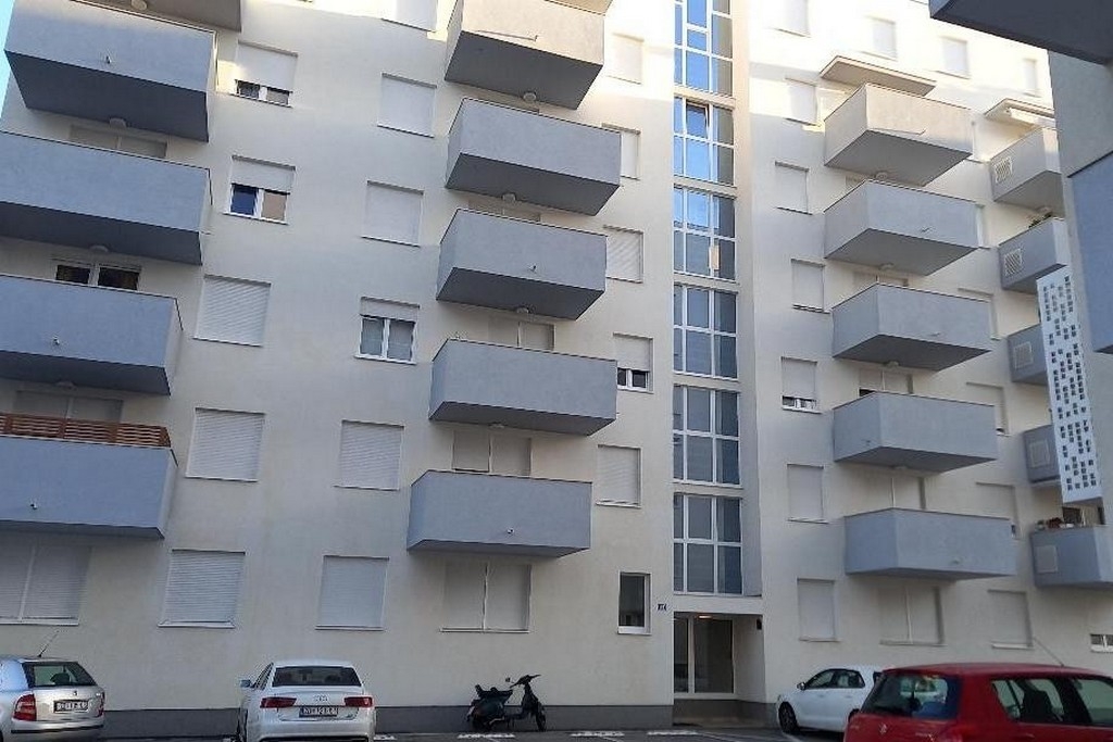 Dvosobni apartman s balkonom i pogledom na more Zadar  A-a